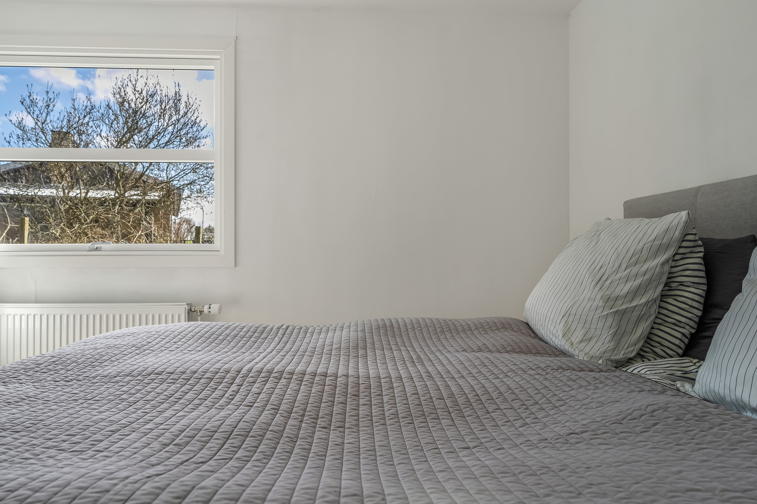 Fremhævet soveværelse billede i fuldskærmstilstand. Billede af Holmemosen 15, Annisse, 3200 Helsinge