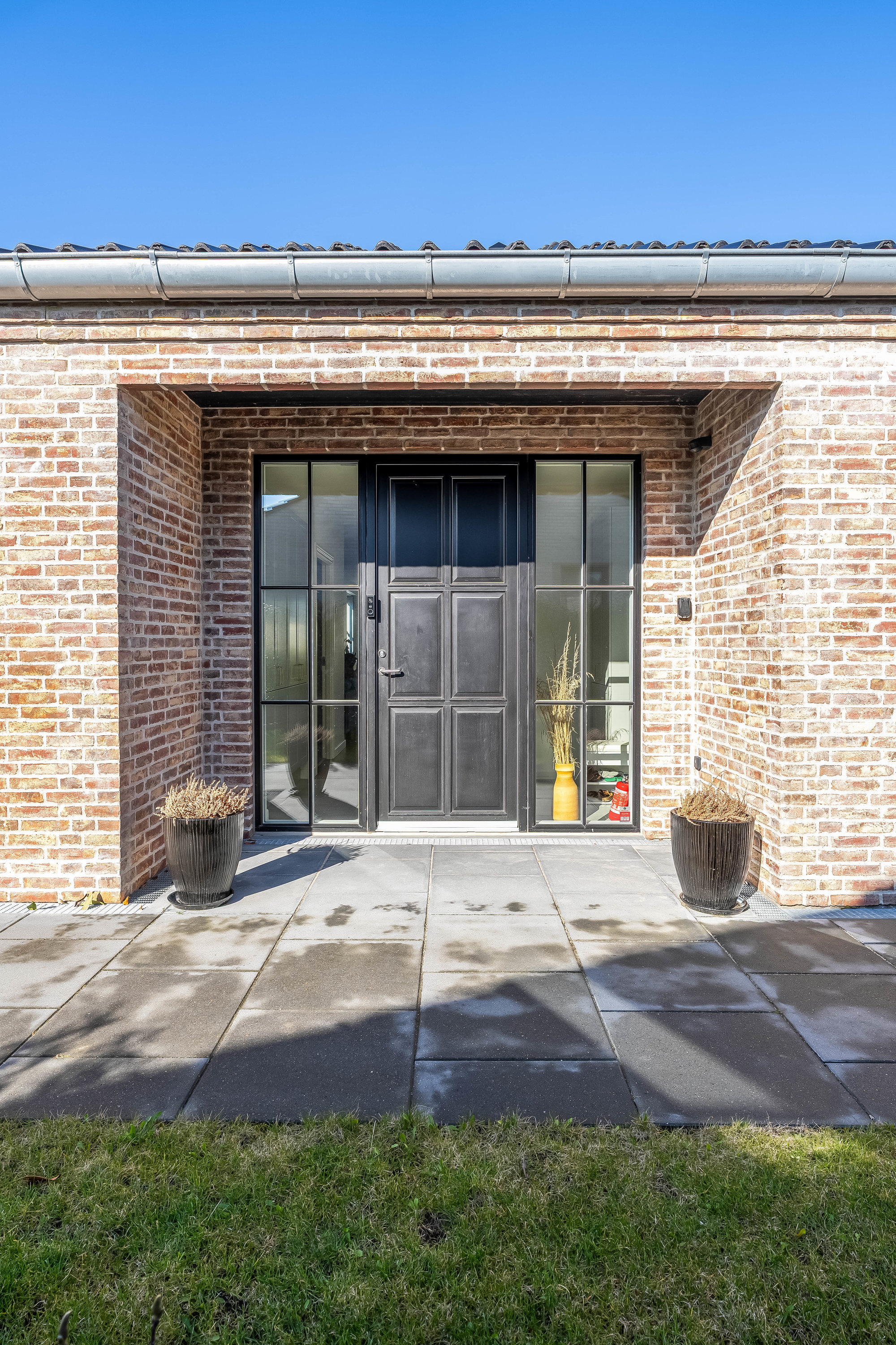 Fremhævet facade billede i fuldskærmstilstand. Billede af Dyreengen 28, 3320 Skævinge