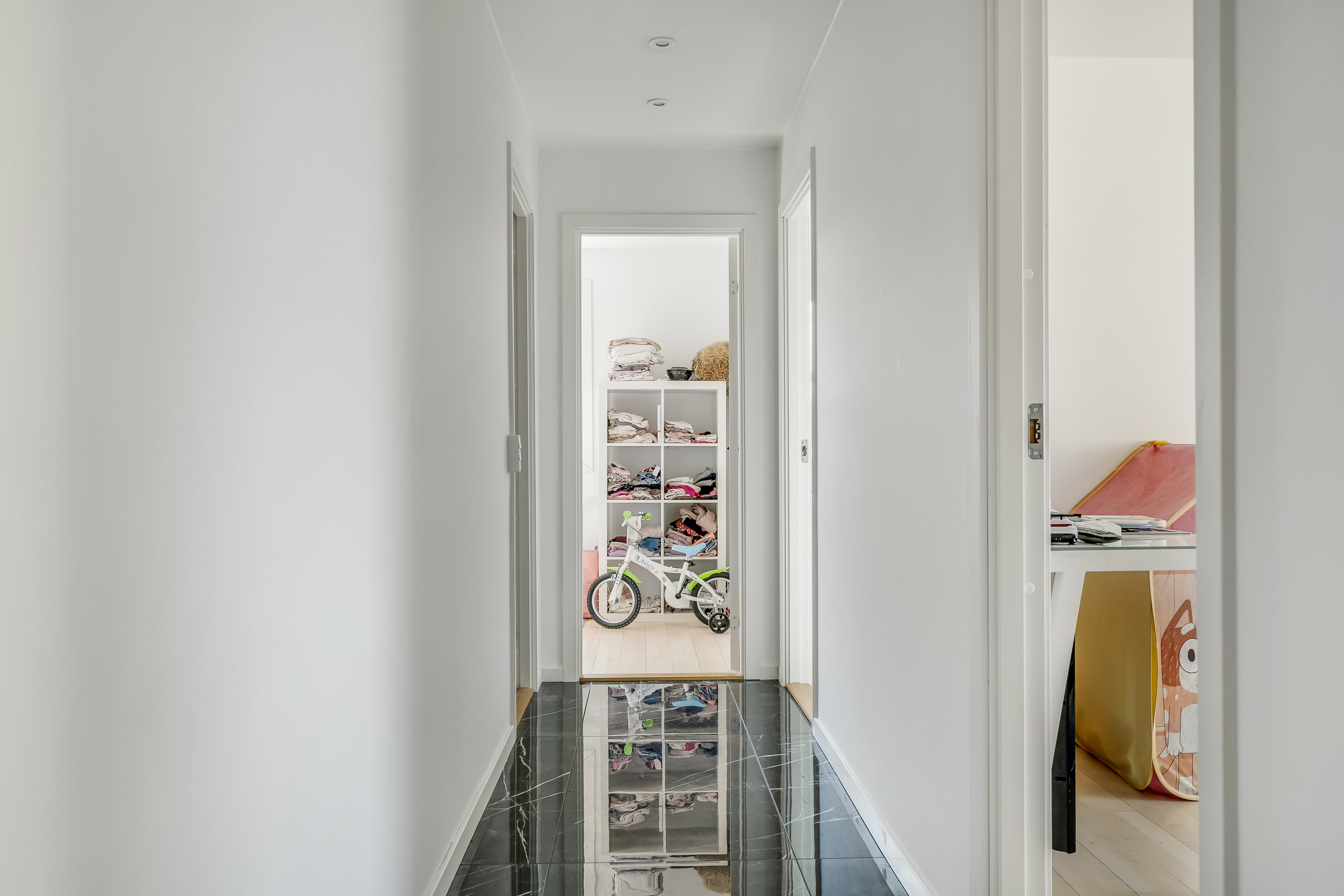 Fremhævet gang billede i fuldskærmstilstand. Billede af Holmemosen 15, Annisse, 3200 Helsinge