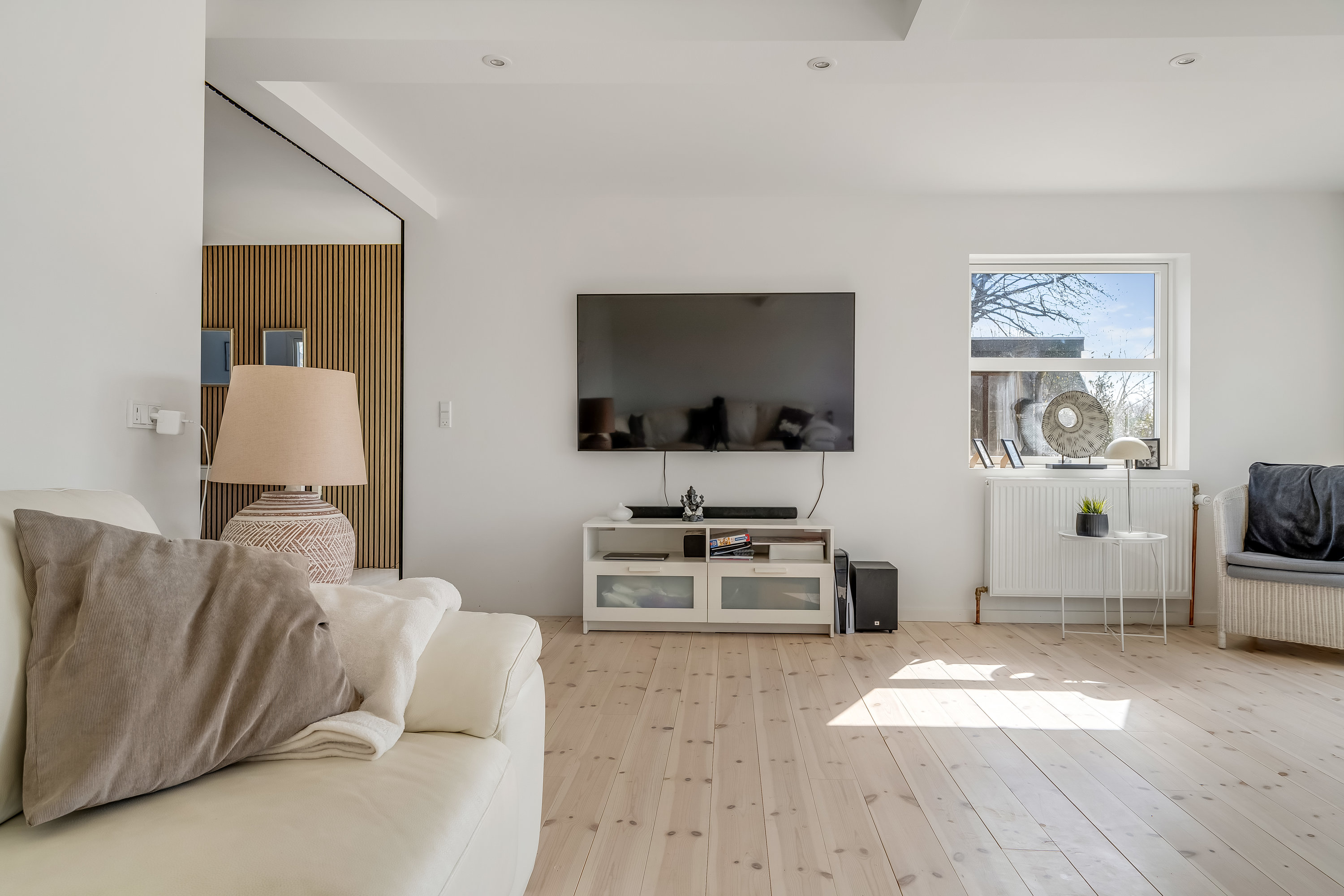 Fremhævet stue billede i fuldskærmstilstand. Billede af Holmemosen 15, Annisse, 3200 Helsinge