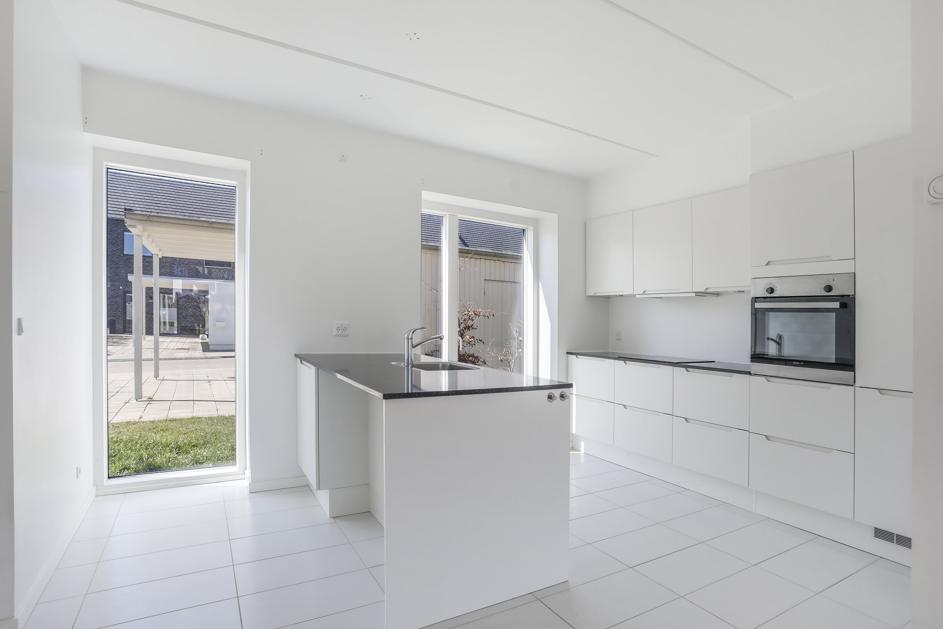 Fremhævet køkken billede i fuldskærmstilstand. Billede af Kongeskrænten 34, Smørumnedre, 2765 Smørum