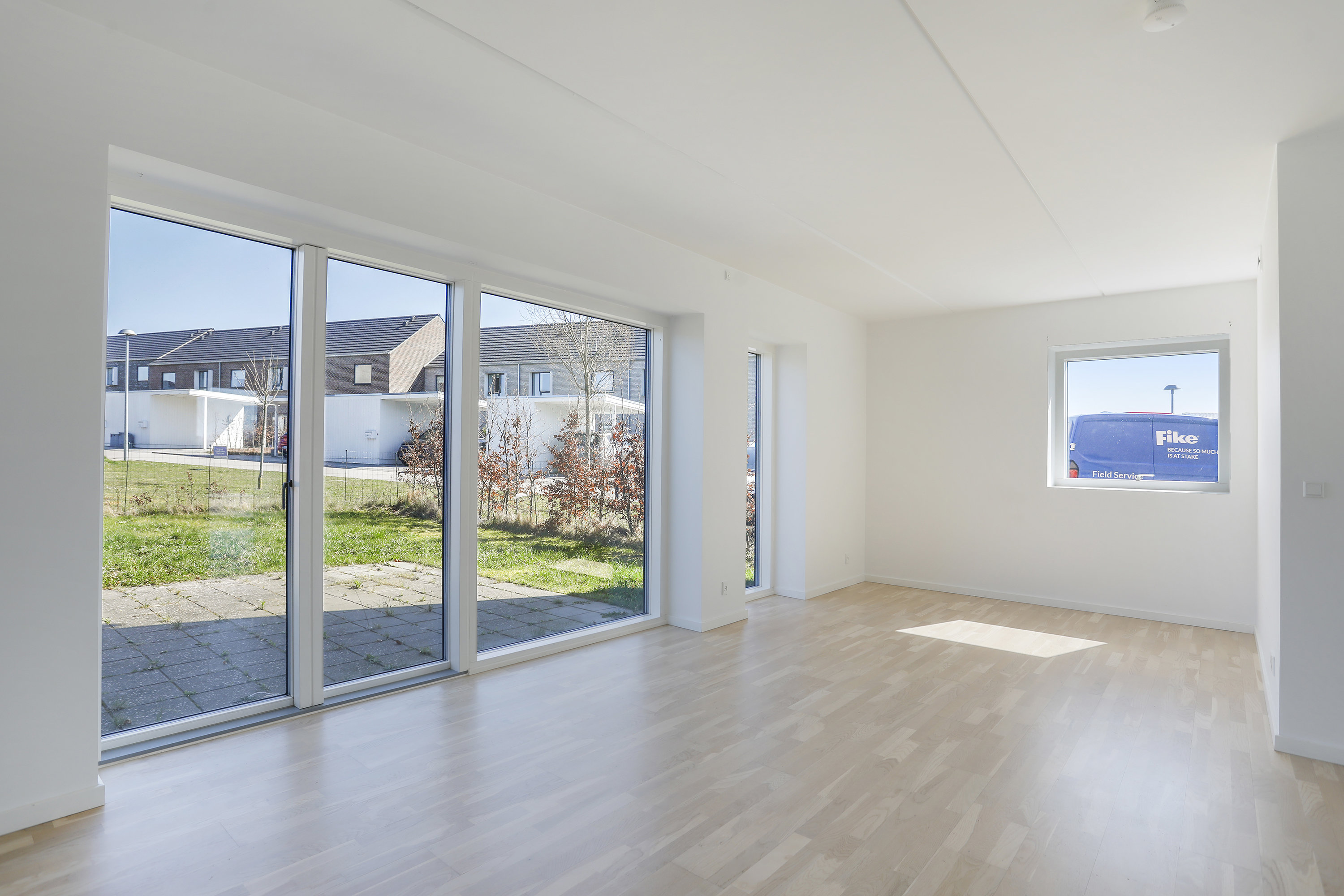 Fremhævet stue billede i fuldskærmstilstand. Billede af Kongeskrænten 34, Smørumnedre, 2765 Smørum