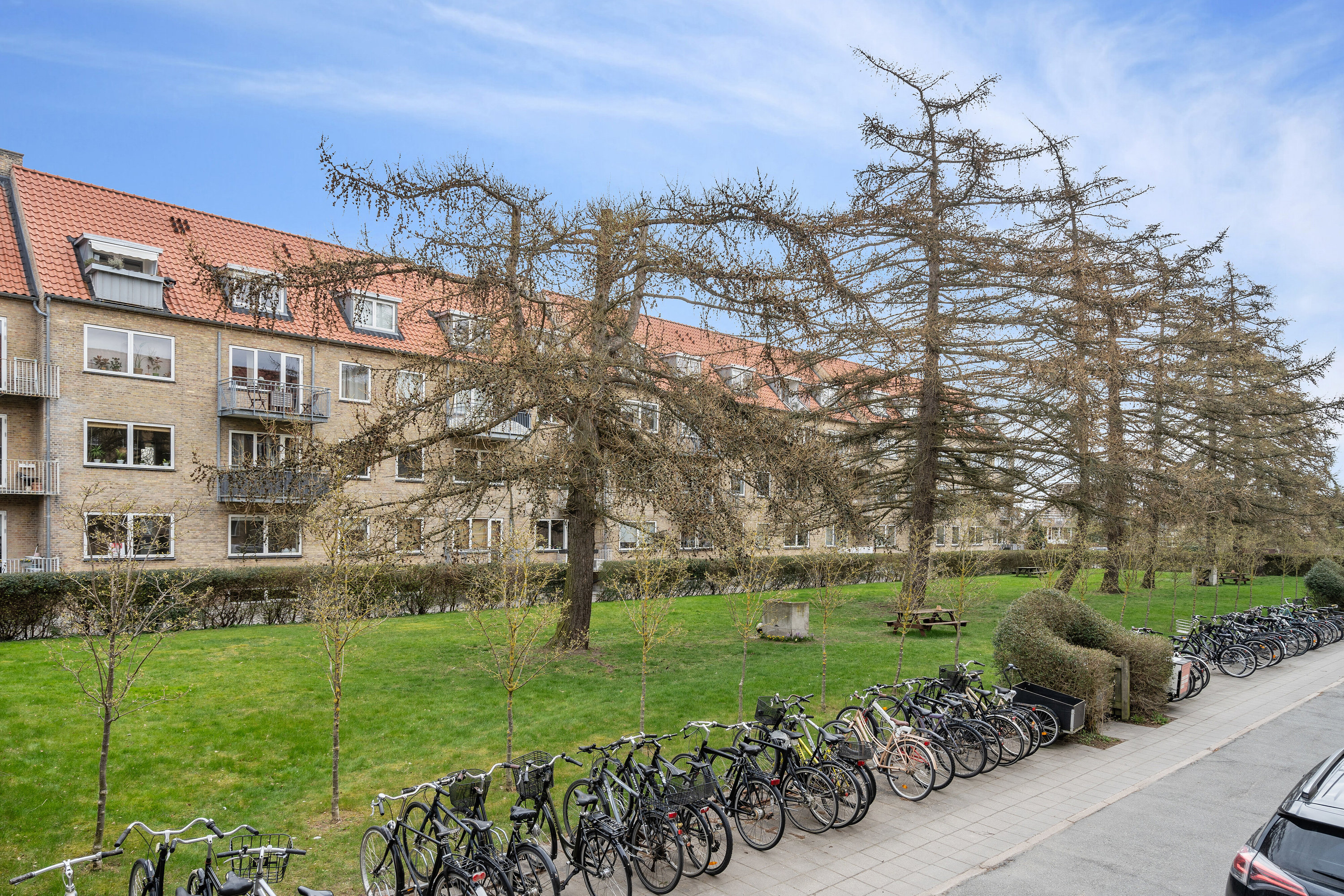 Fremhævet udendørs billede i fuldskærmstilstand. Billede af Grækenlandsvej 112, 1. tv., 2300 København S