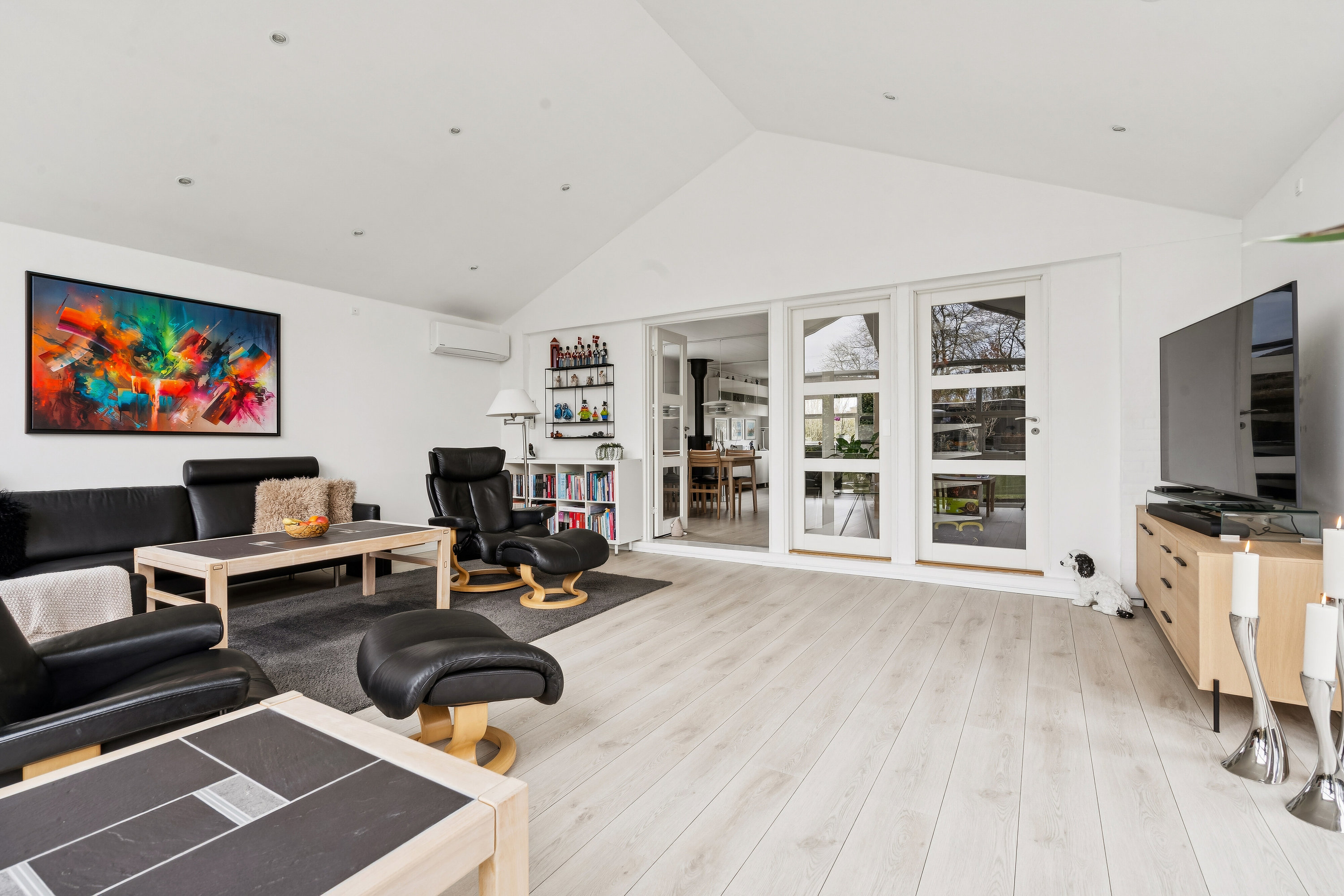 Fremhævet stue billede i fuldskærmstilstand. Billede af Blåbærvænget 20, Appenæs, 4700 Næstved