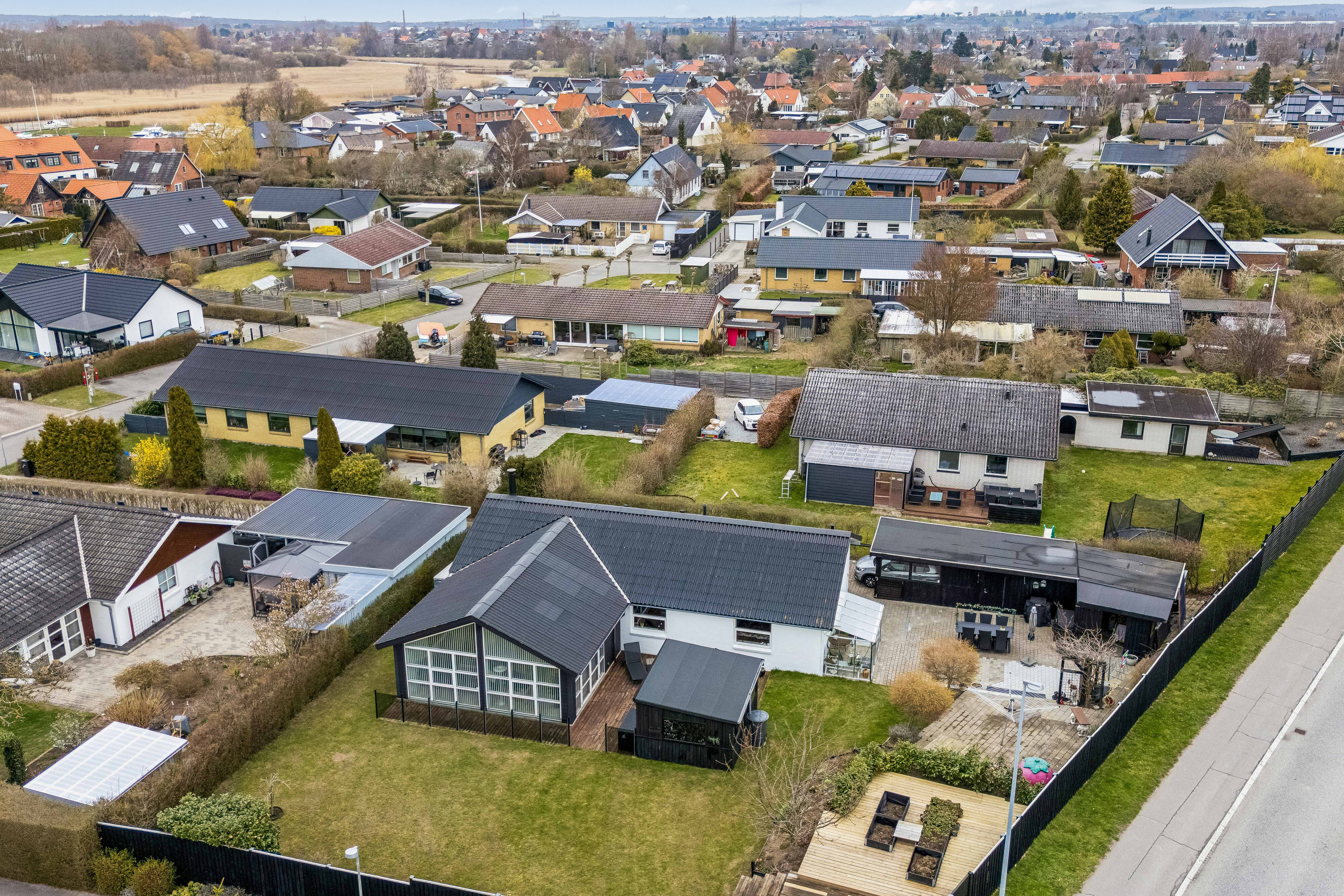 Fremhævet luftfoto billede i fuldskærmstilstand. Billede af Blåbærvænget 20, Appenæs, 4700 Næstved