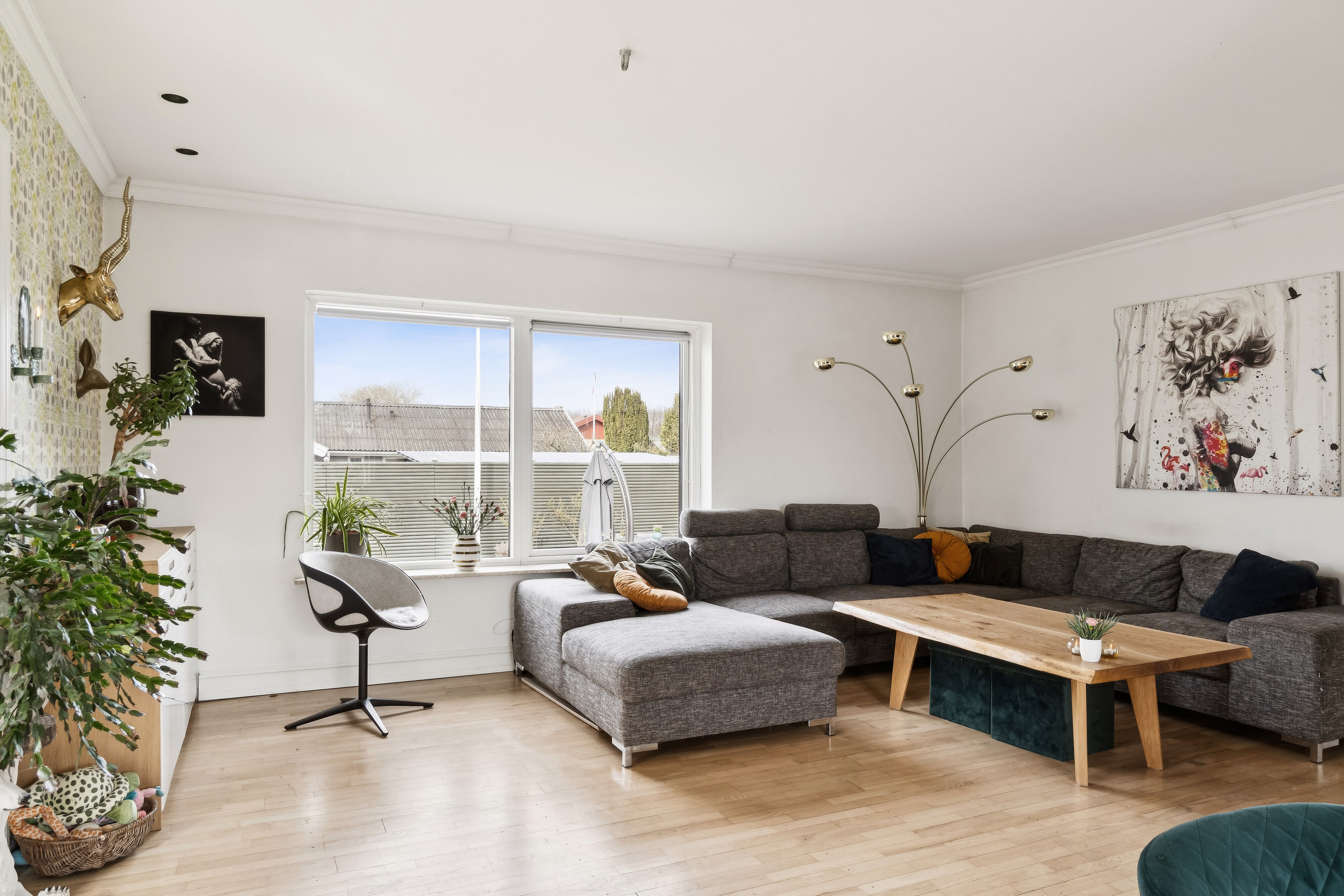 Fremhævet stue billede i fuldskærmstilstand. Billede af Henry Heerups Vej 21, 2610 Rødovre