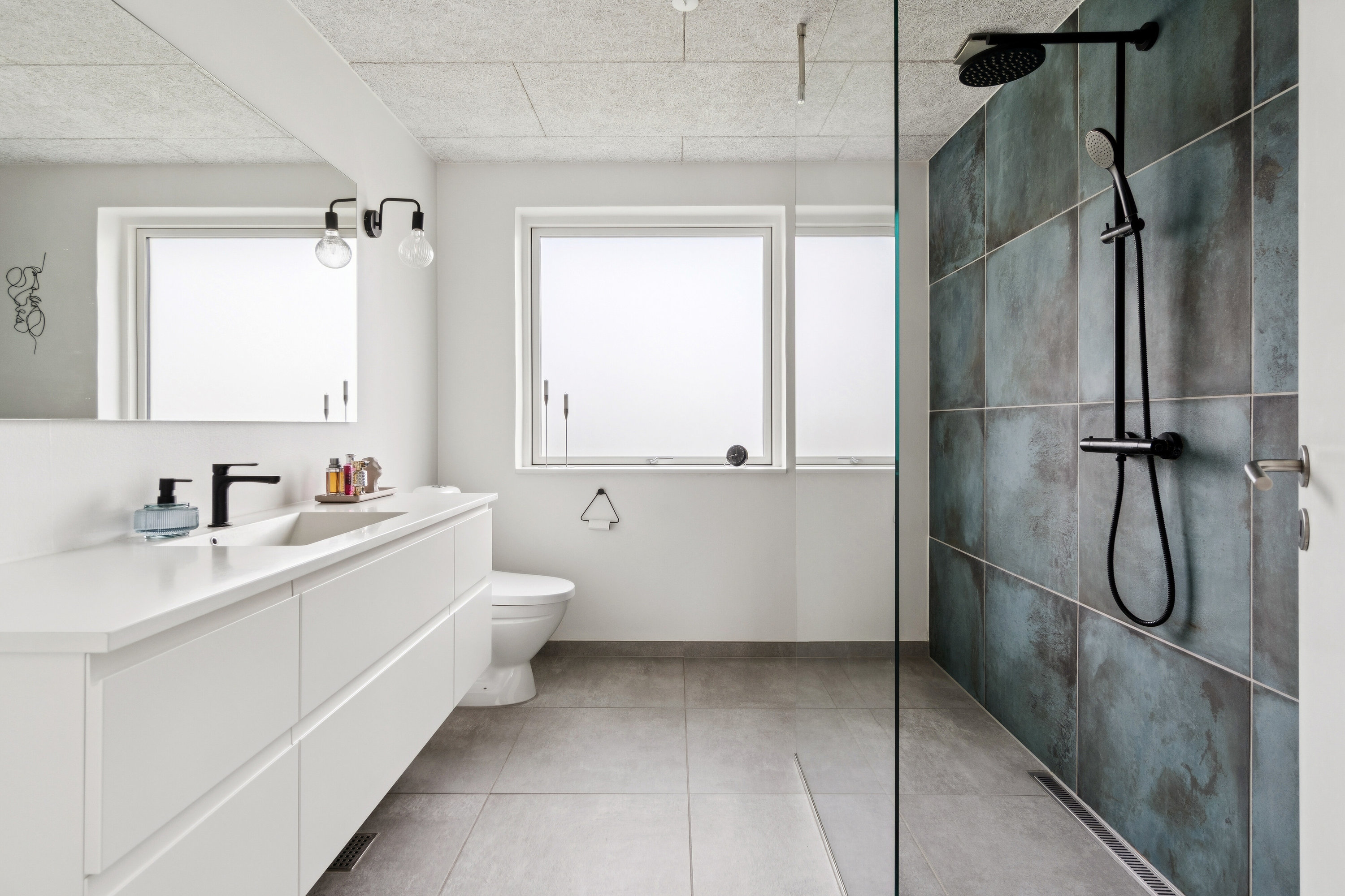 Fremhævet badeværelse billede i fuldskærmstilstand. Billede af Skærskovvænget 23, 8600 Silkeborg