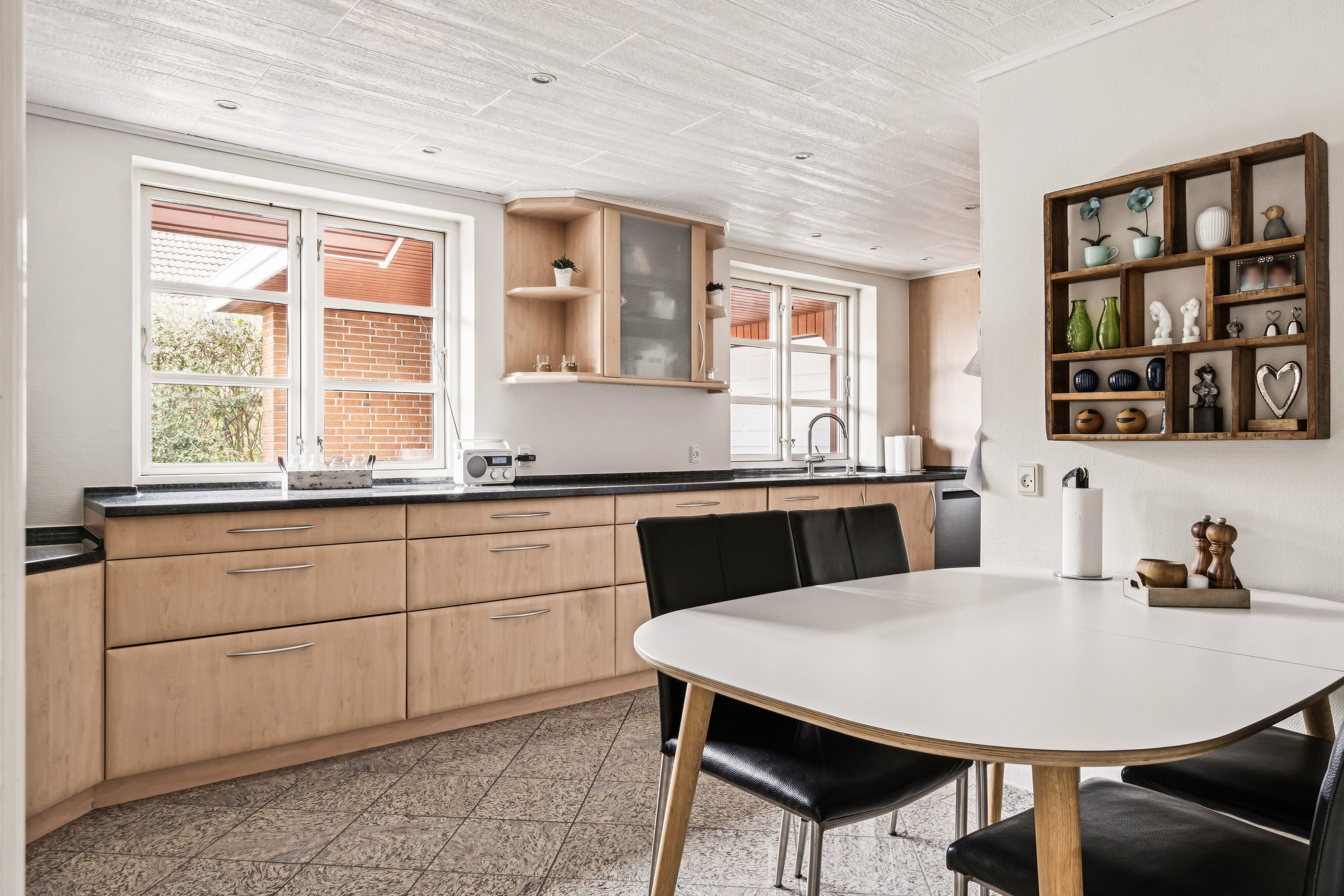 Fremhævet køkken billede i fuldskærmstilstand. Billede af Kastanievej 2, 4773 Stensved