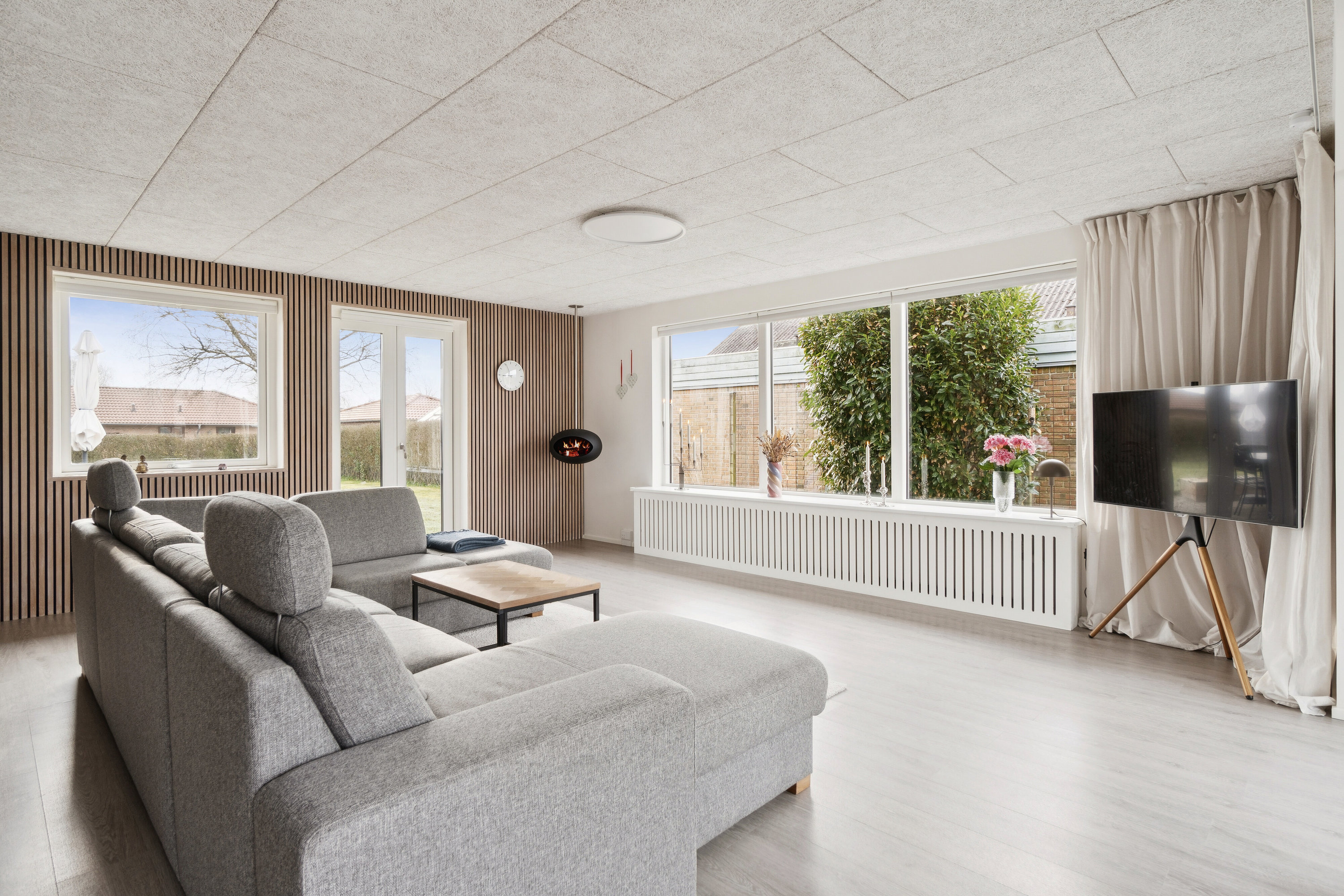 Fremhævet stue billede i fuldskærmstilstand. Billede af Skærskovvænget 23, 8600 Silkeborg