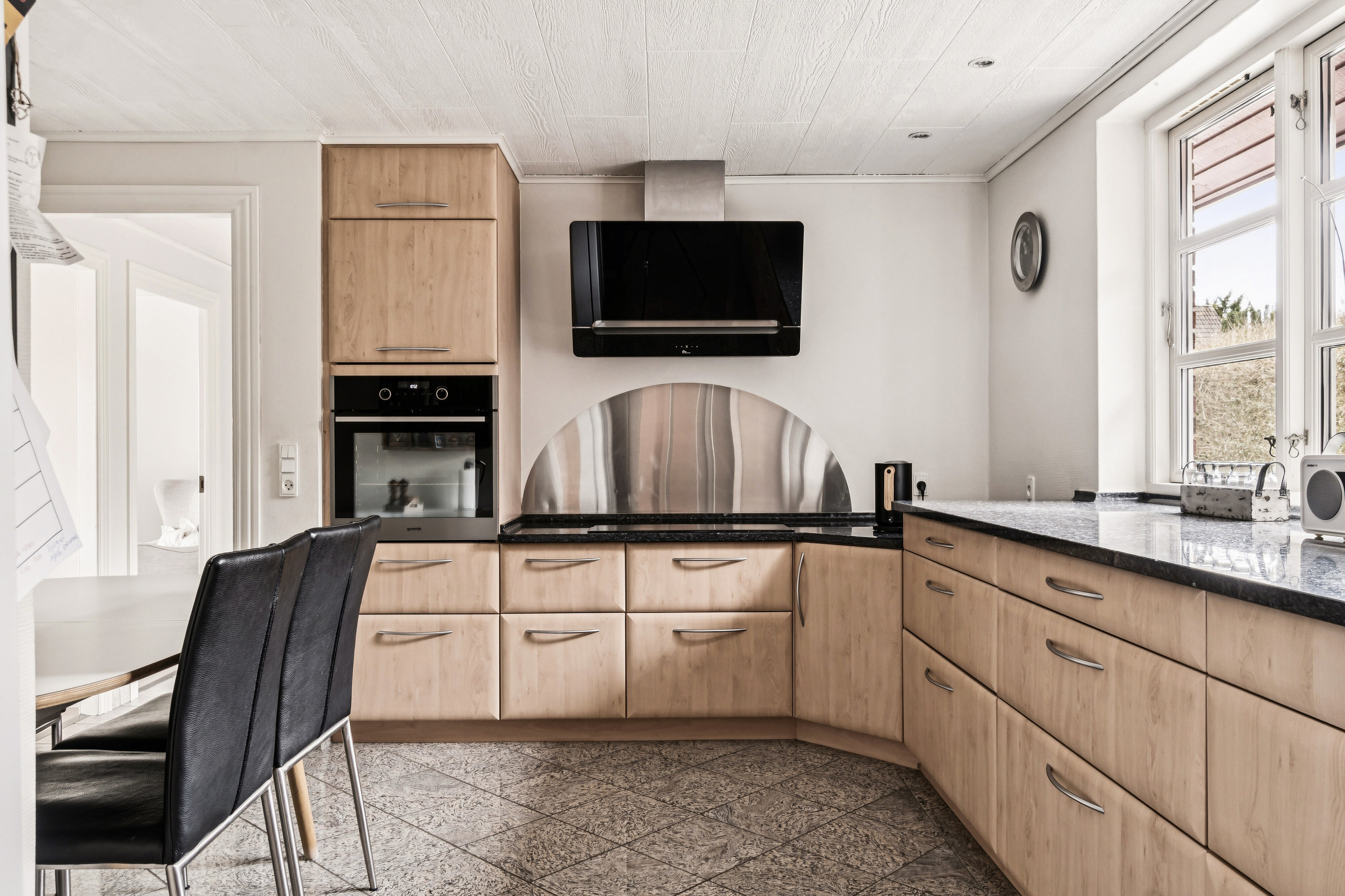 Fremhævet køkken billede i fuldskærmstilstand. Billede af Kastanievej 2, 4773 Stensved