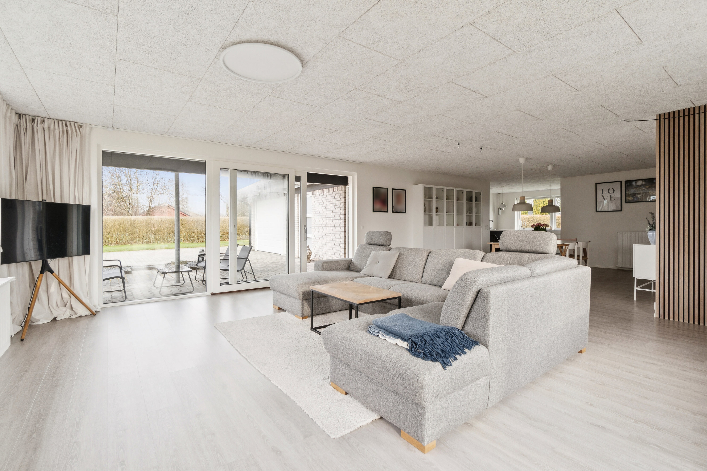 Fremhævet stue billede i fuldskærmstilstand. Billede af Skærskovvænget 23, 8600 Silkeborg