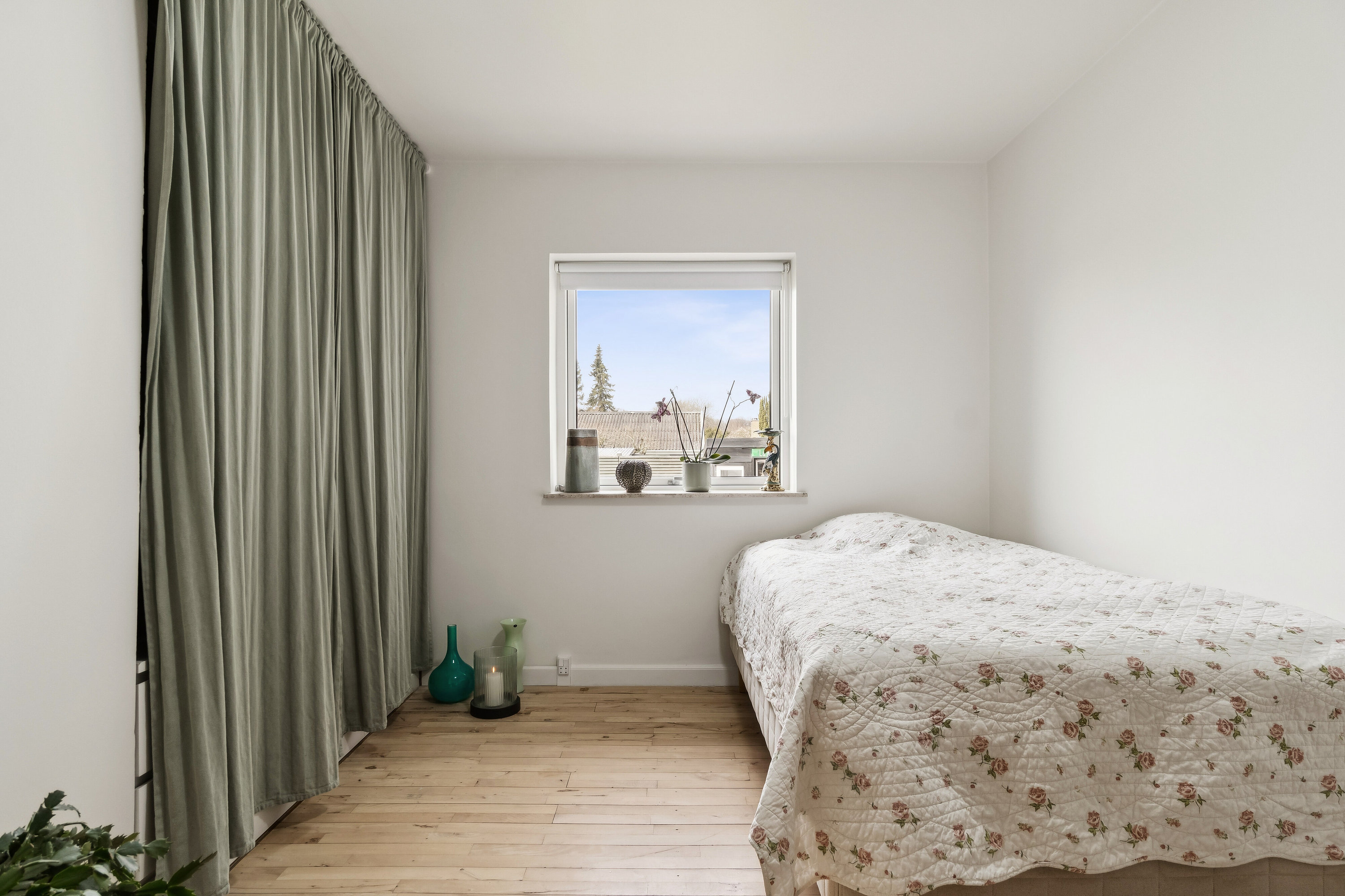 Fremhævet soveværelse billede i fuldskærmstilstand. Billede af Henry Heerups Vej 21, 2610 Rødovre