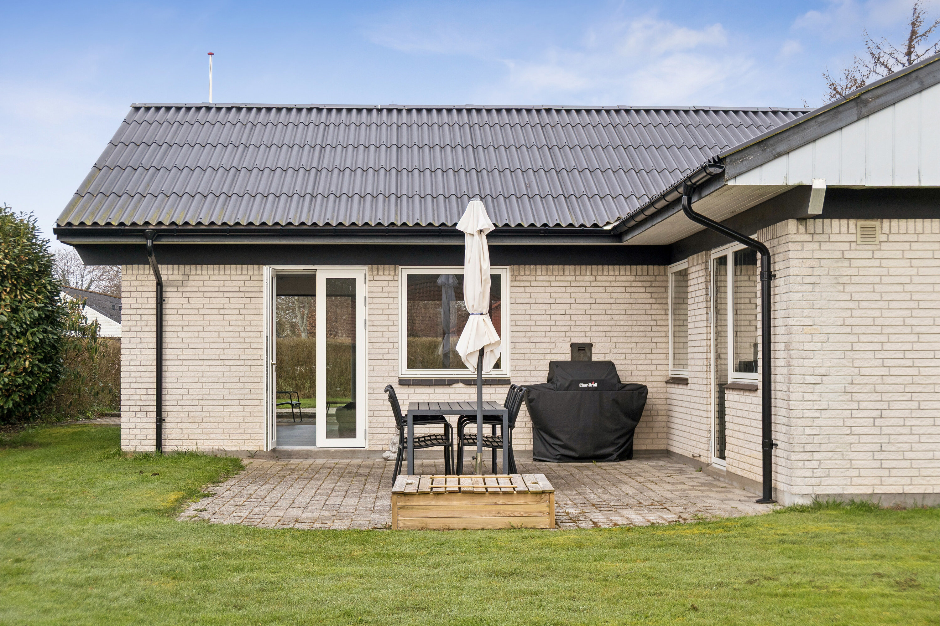 Fremhævet terrasse billede i fuldskærmstilstand. Billede af Skærskovvænget 23, 8600 Silkeborg