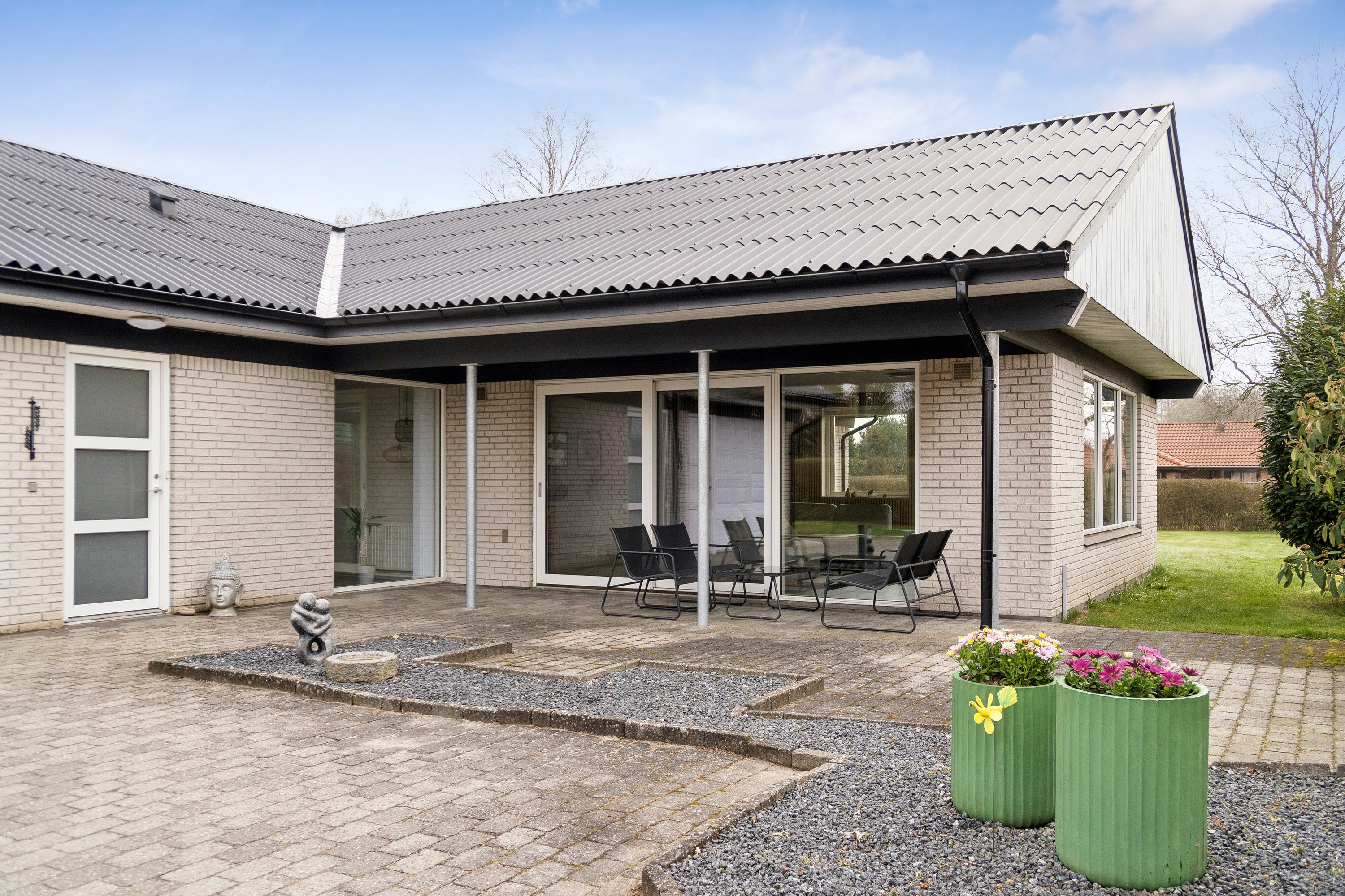 Fremhævet udendørs billede i fuldskærmstilstand. Billede af Skærskovvænget 23, 8600 Silkeborg