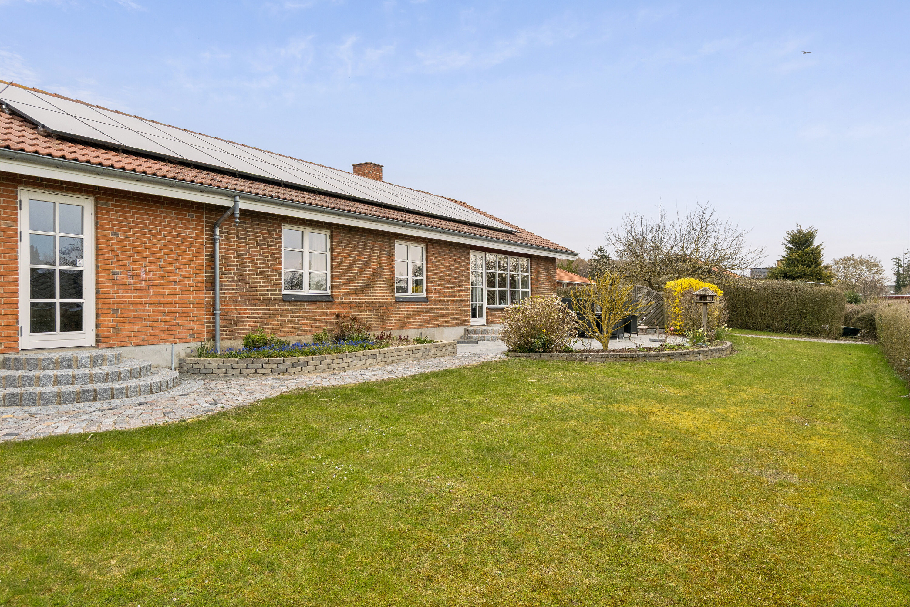 Fremhævet set fra haven billede i fuldskærmstilstand. Billede af Kastanievej 2, 4773 Stensved