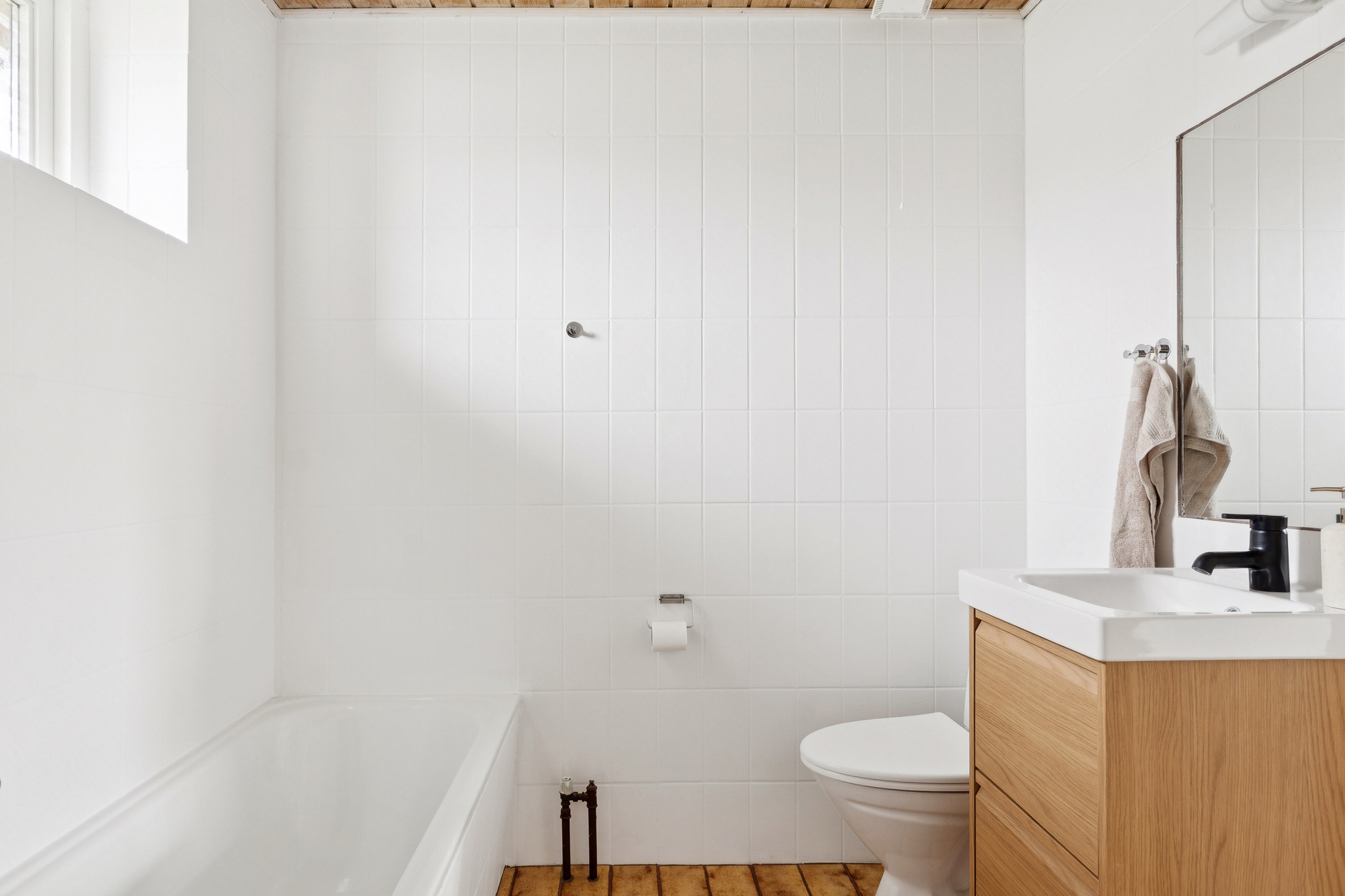 Fremhævet badeværelse billede i fuldskærmstilstand. Billede af Tørrepladsen 27, Thorning, 8620 Kjellerup