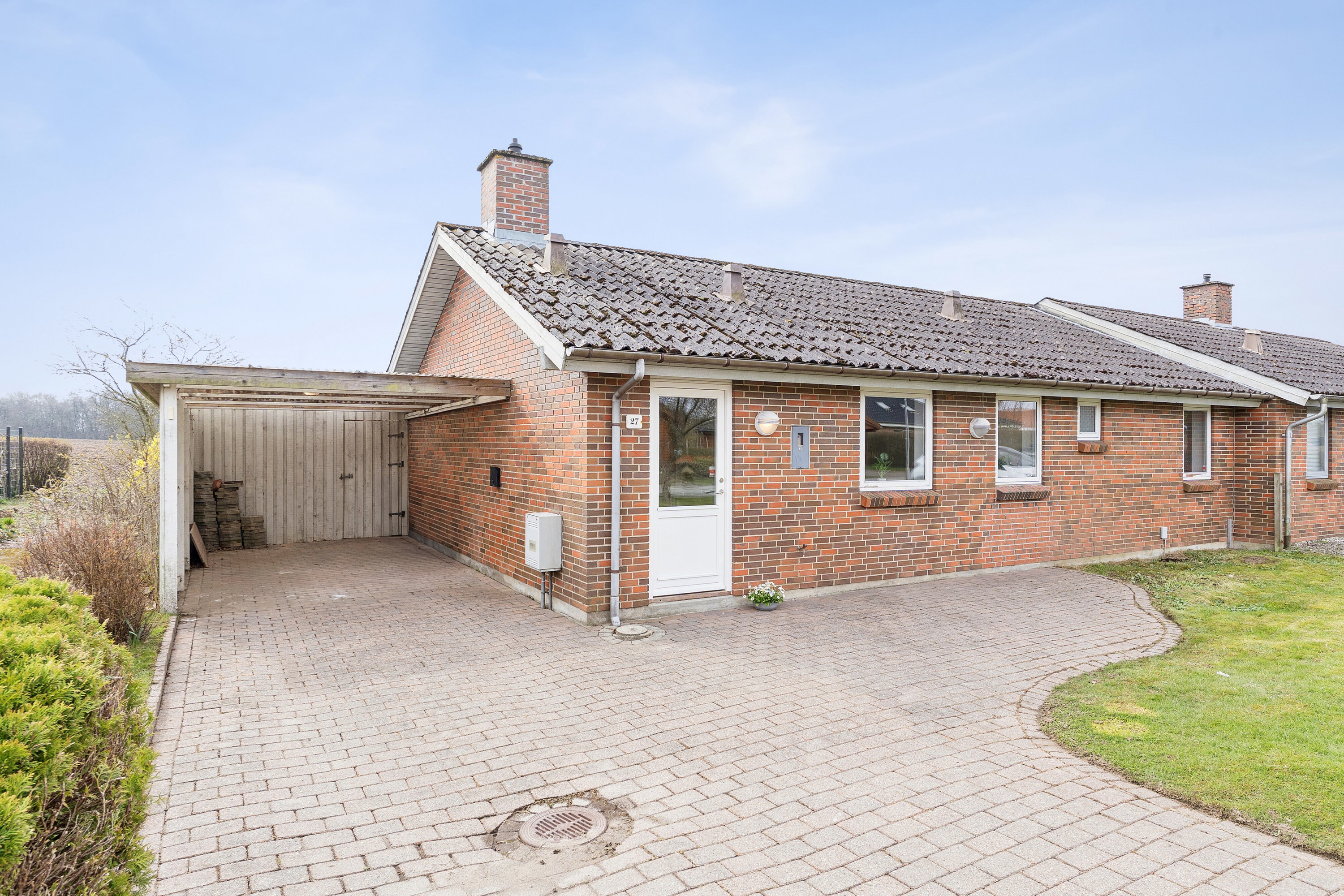 Fremhævet set fra vejen billede i fuldskærmstilstand. Billede af Tørrepladsen 27, Thorning, 8620 Kjellerup