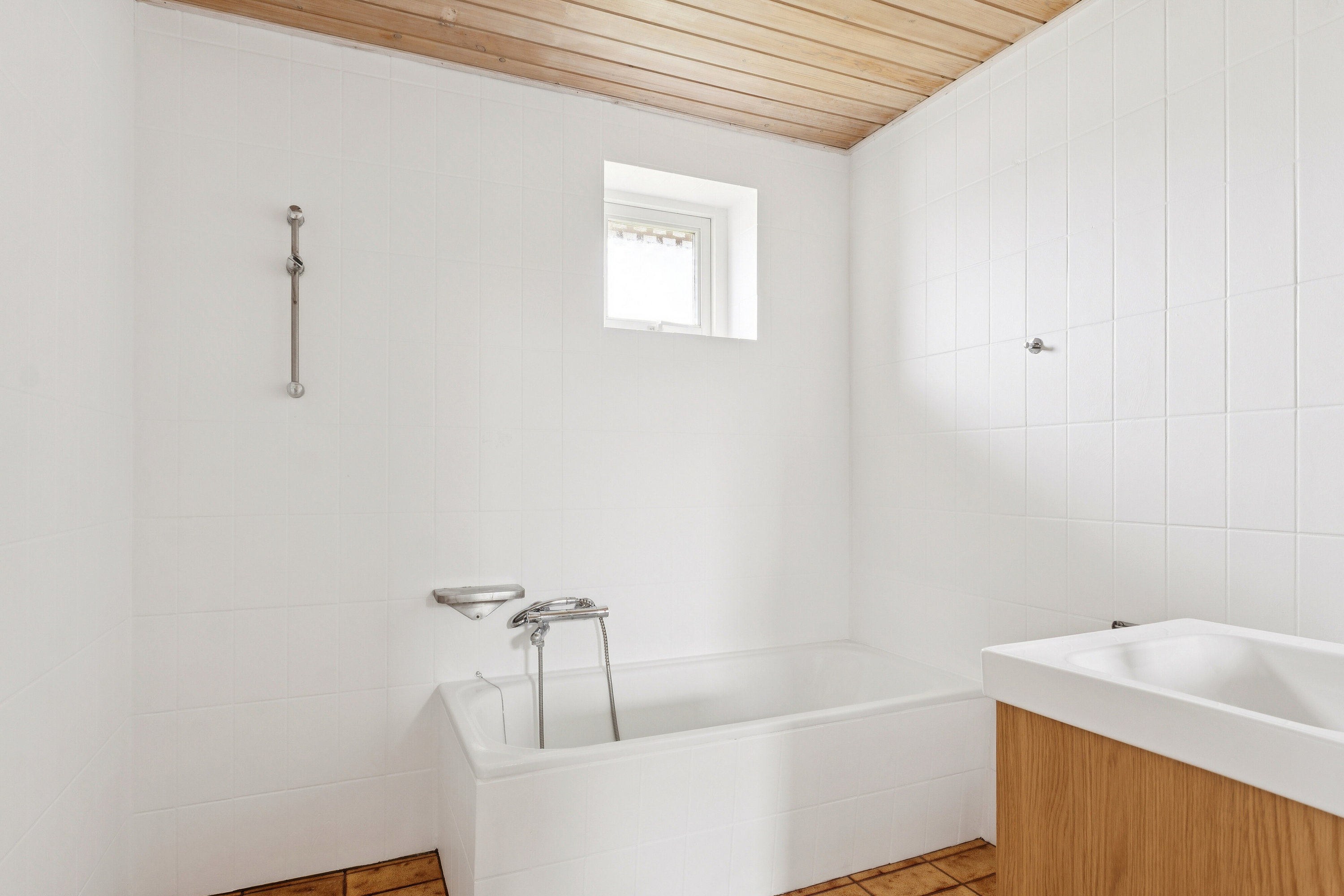 Fremhævet badeværelse billede i fuldskærmstilstand. Billede af Tørrepladsen 27, Thorning, 8620 Kjellerup