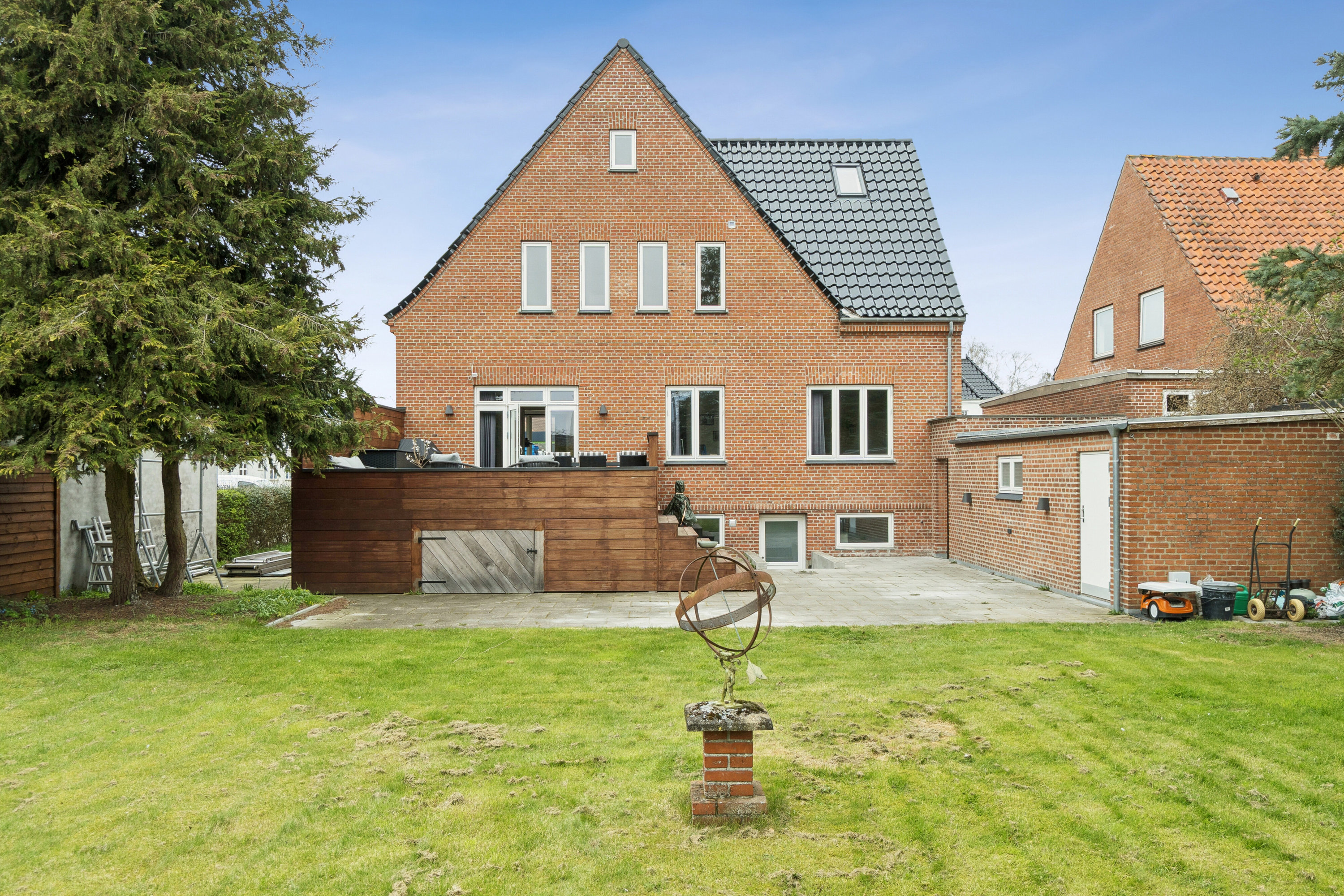 Fremhævet set fra haven billede i fuldskærmstilstand. Billede af Mariendals Alle 23, 4200 Slagelse