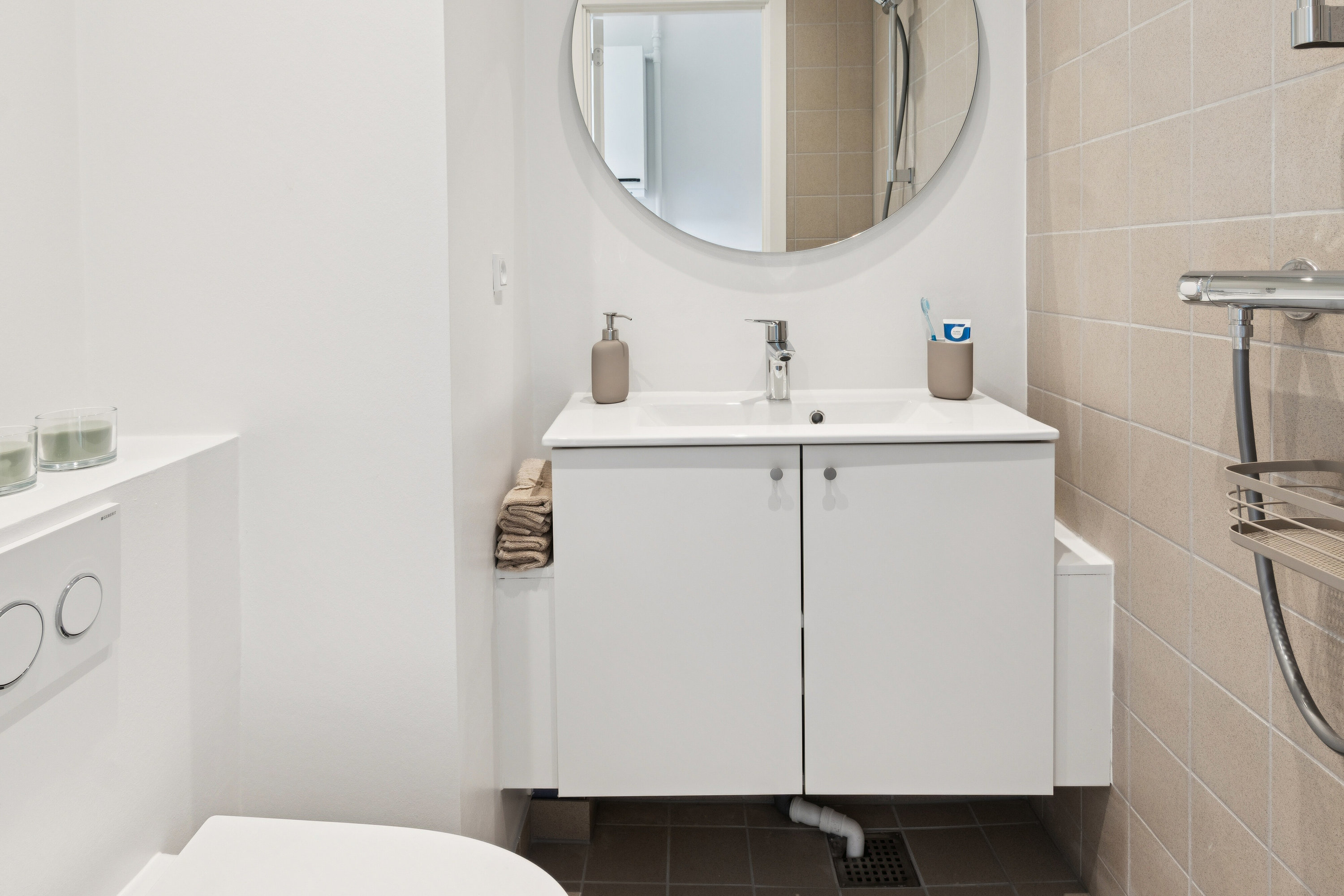 Fremhævet badeværelse billede i fuldskærmstilstand. Billede af Frederiksdalsvej 103C, 1. th., 2830 Virum