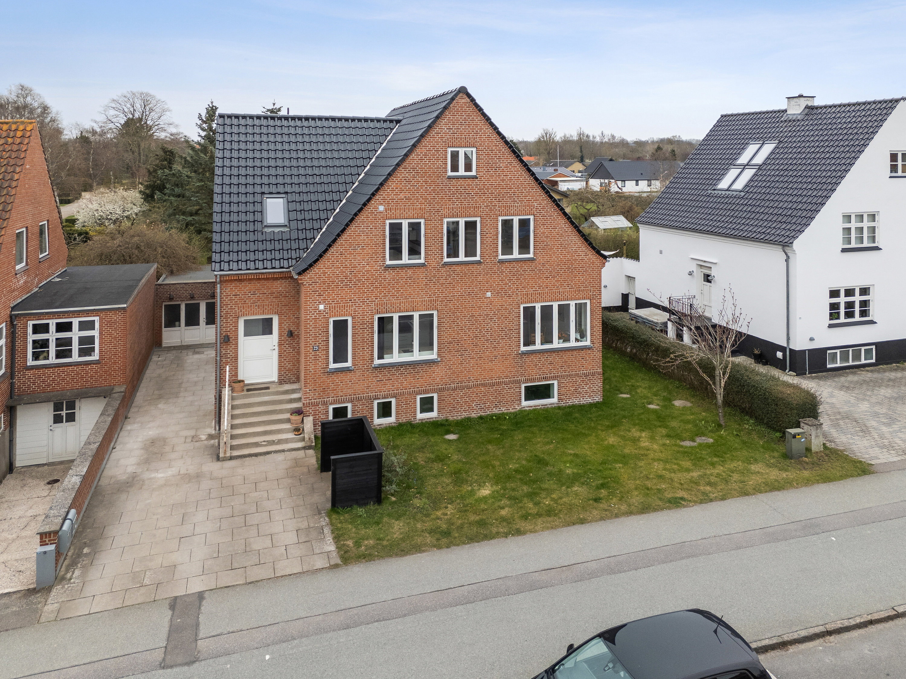 Fremhævet set fra vejen billede i fuldskærmstilstand. Billede af Mariendals Alle 23, 4200 Slagelse