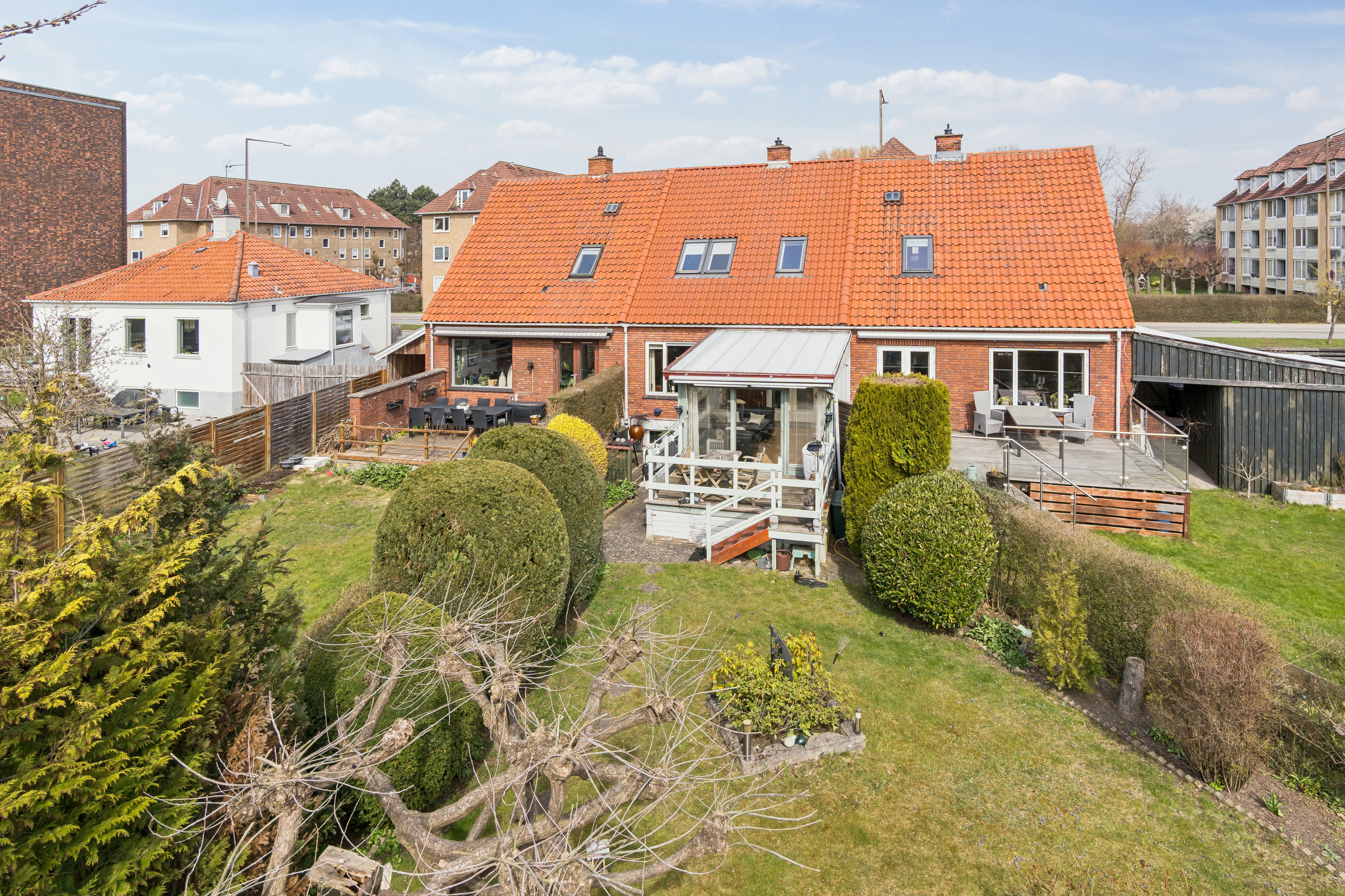 Fremhævet set fra haven billede i fuldskærmstilstand. Billede af Slotsherrensvej 247B, 2610 Rødovre