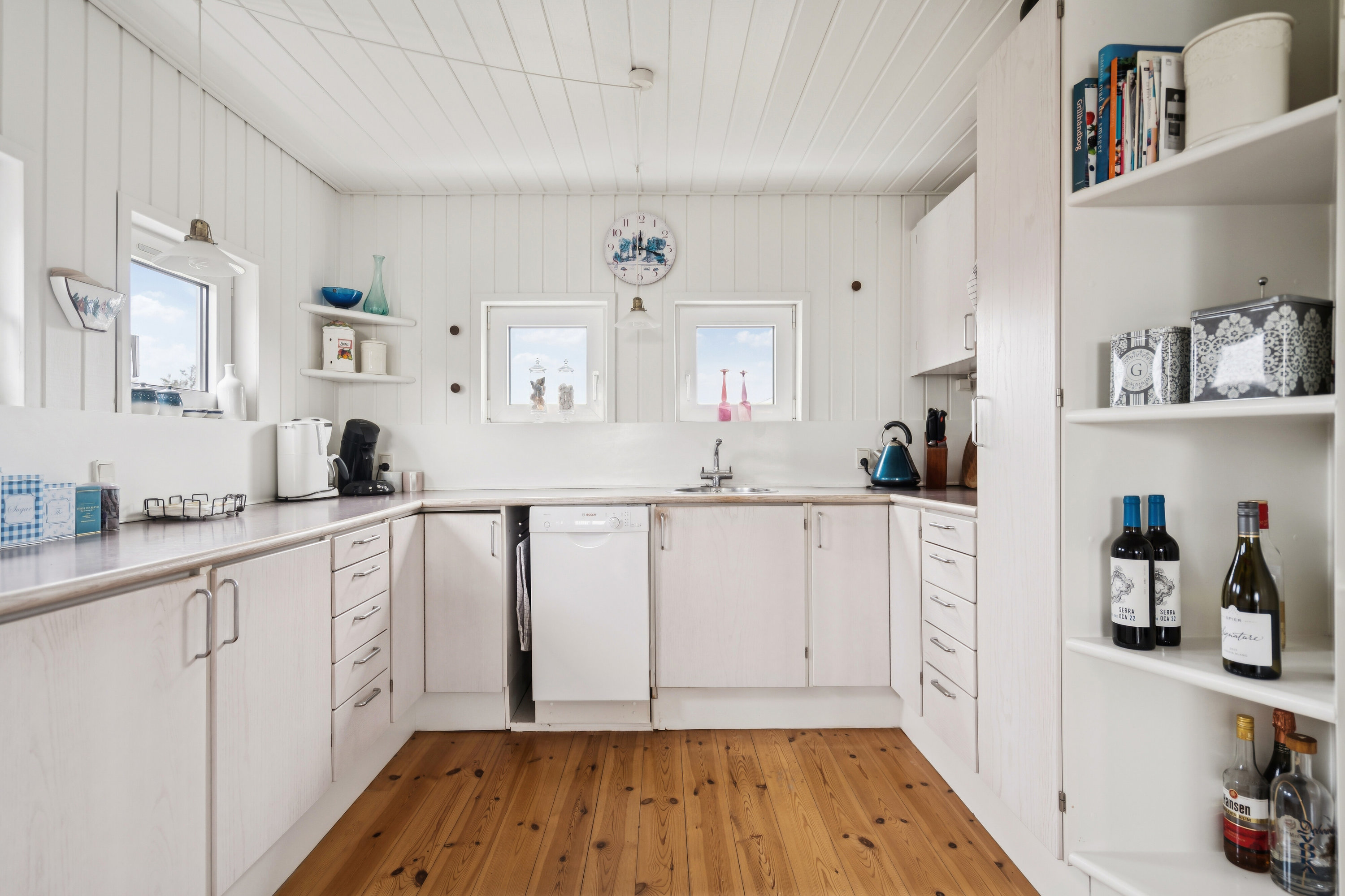 Fremhævet køkken billede i fuldskærmstilstand. Billede af Rønnebærvej 11, Lønstrup, 9800 Hjørring