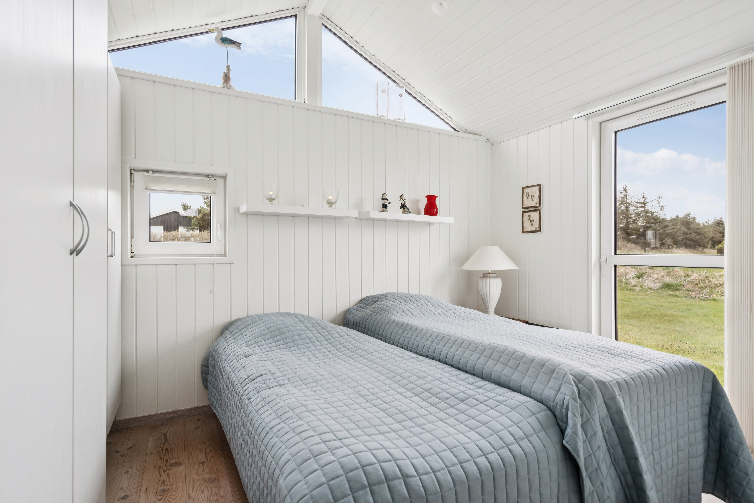 Fremhævet soveværelse billede i fuldskærmstilstand. Billede af Rønnebærvej 11, Lønstrup, 9800 Hjørring
