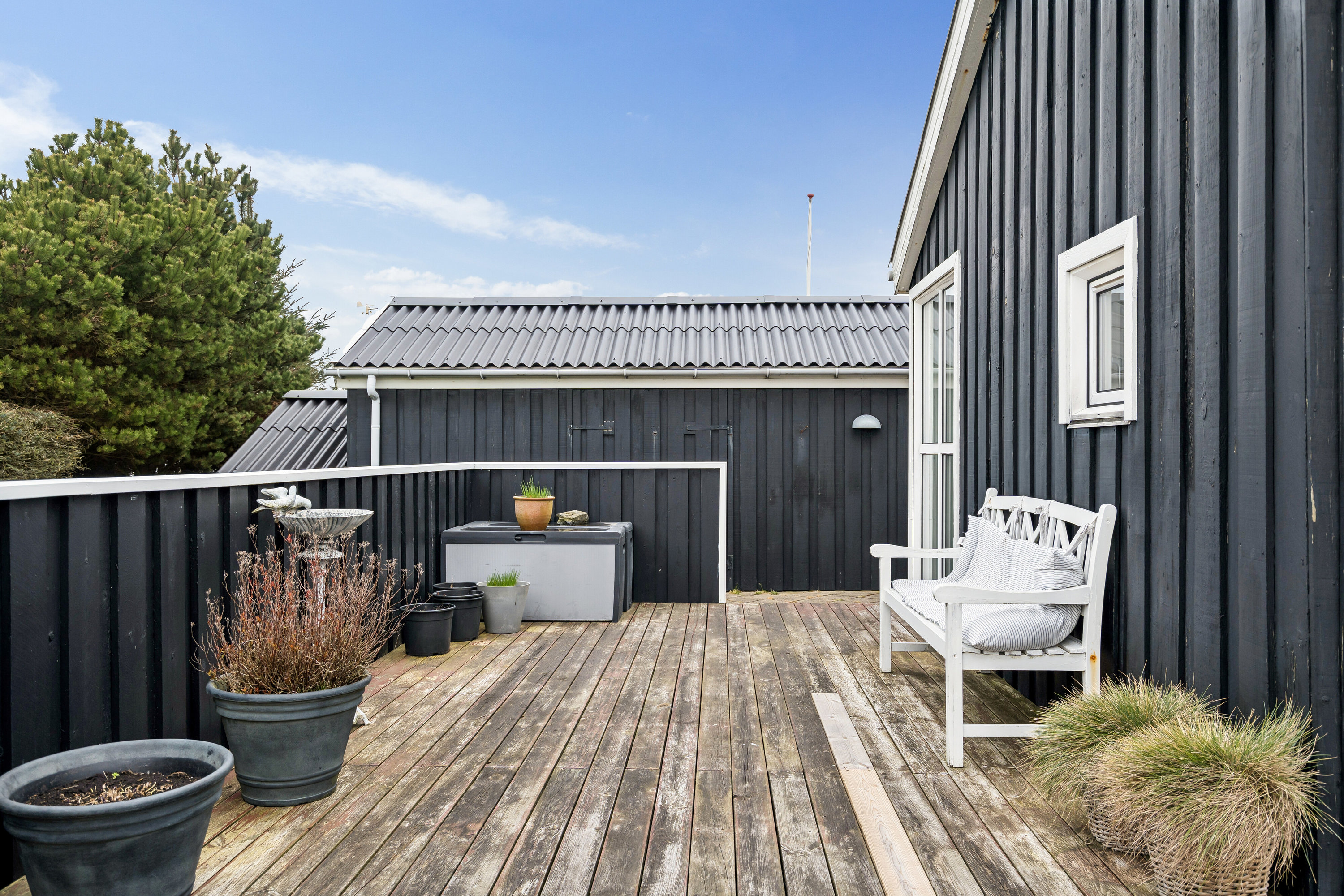 Fremhævet altan billede i fuldskærmstilstand. Billede af Rønnebærvej 11, Lønstrup, 9800 Hjørring