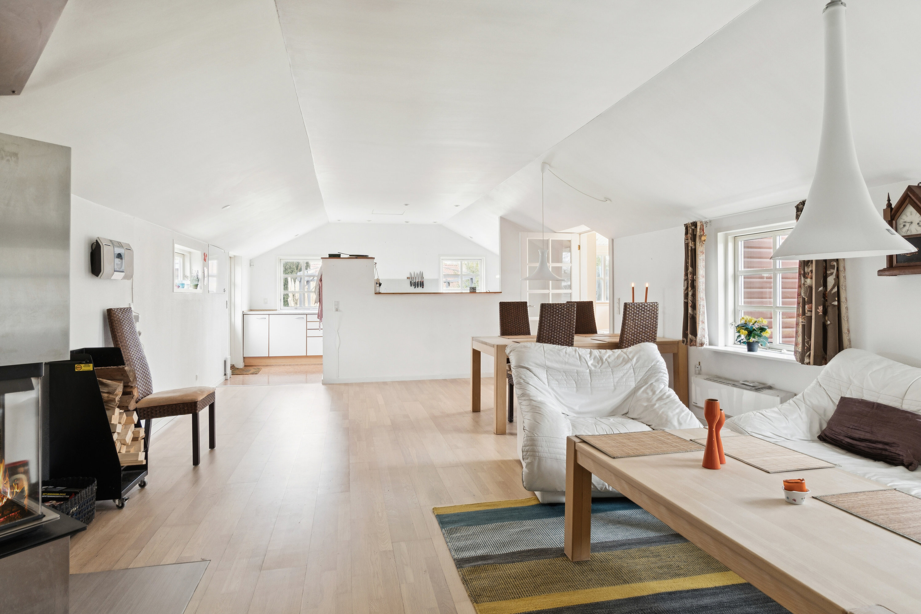 Fremhævet stue billede i fuldskærmstilstand. Billede af Fyrrestien Vest 4, Bjerge Sydstrand, 4480 Store Fuglede