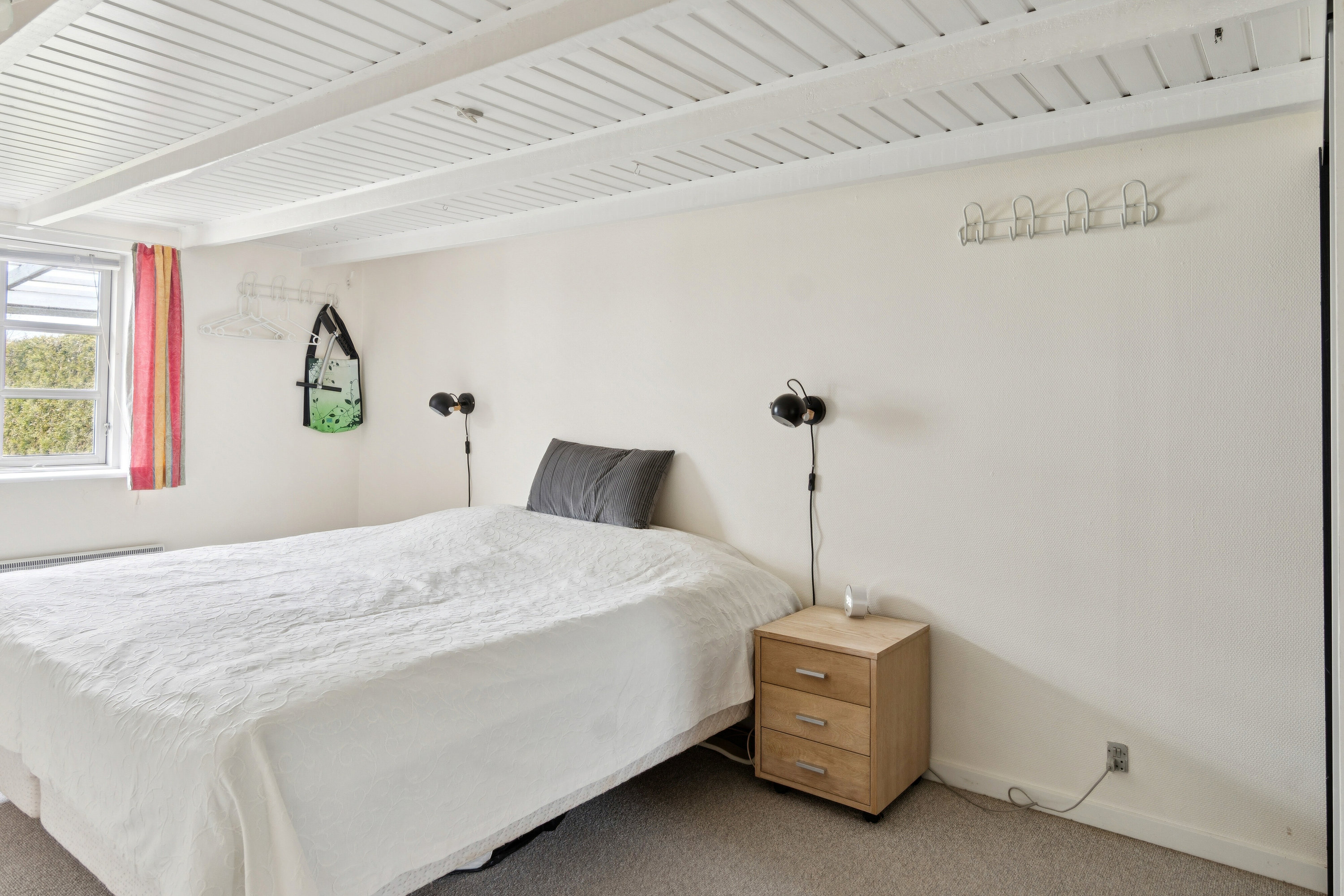 Fremhævet soveværelse billede i fuldskærmstilstand. Billede af Fyrrestien Vest 4, Bjerge Sydstrand, 4480 Store Fuglede