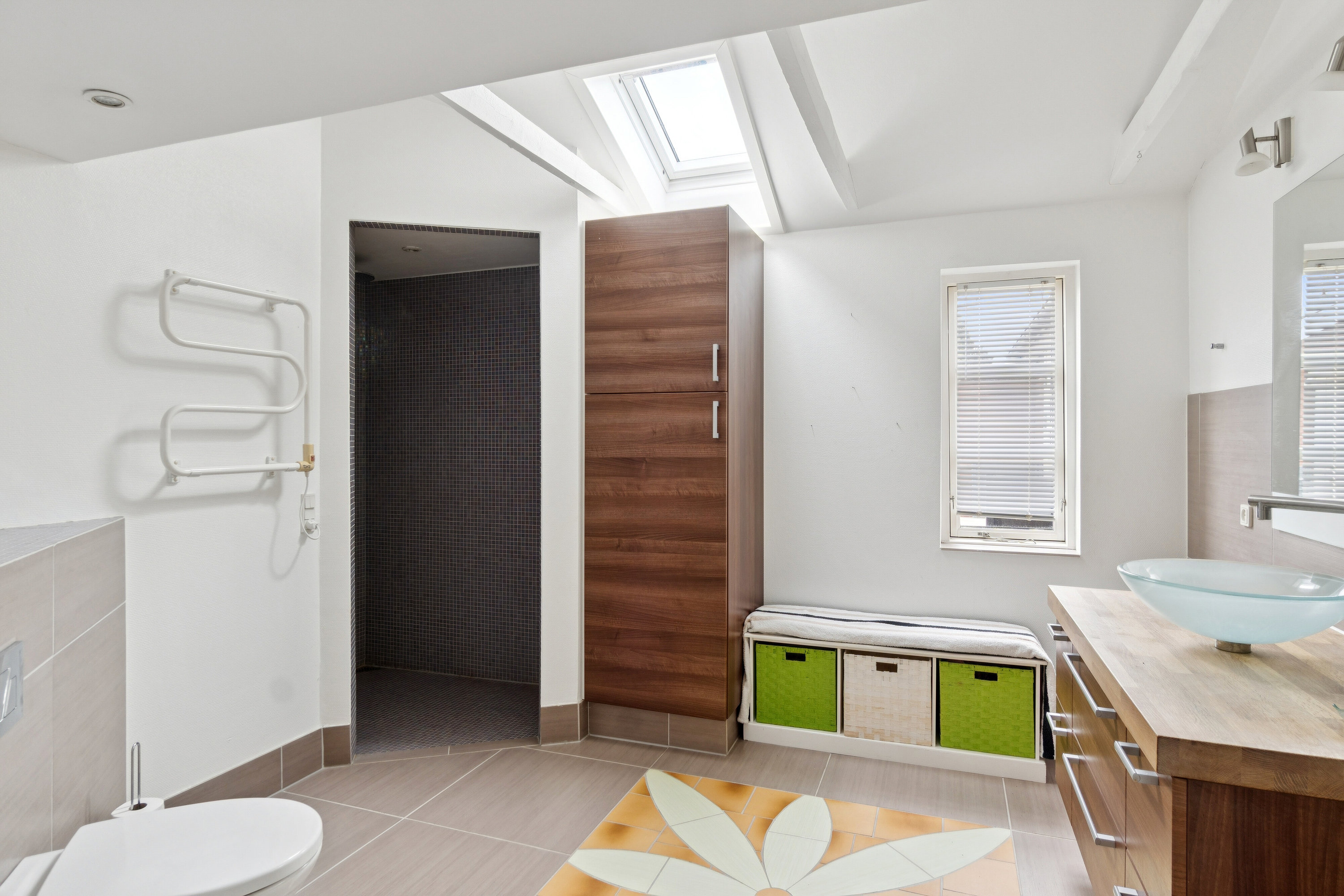 Fremhævet badeværelse billede i fuldskærmstilstand. Billede af Fyrrestien Vest 4, Bjerge Sydstrand, 4480 Store Fuglede