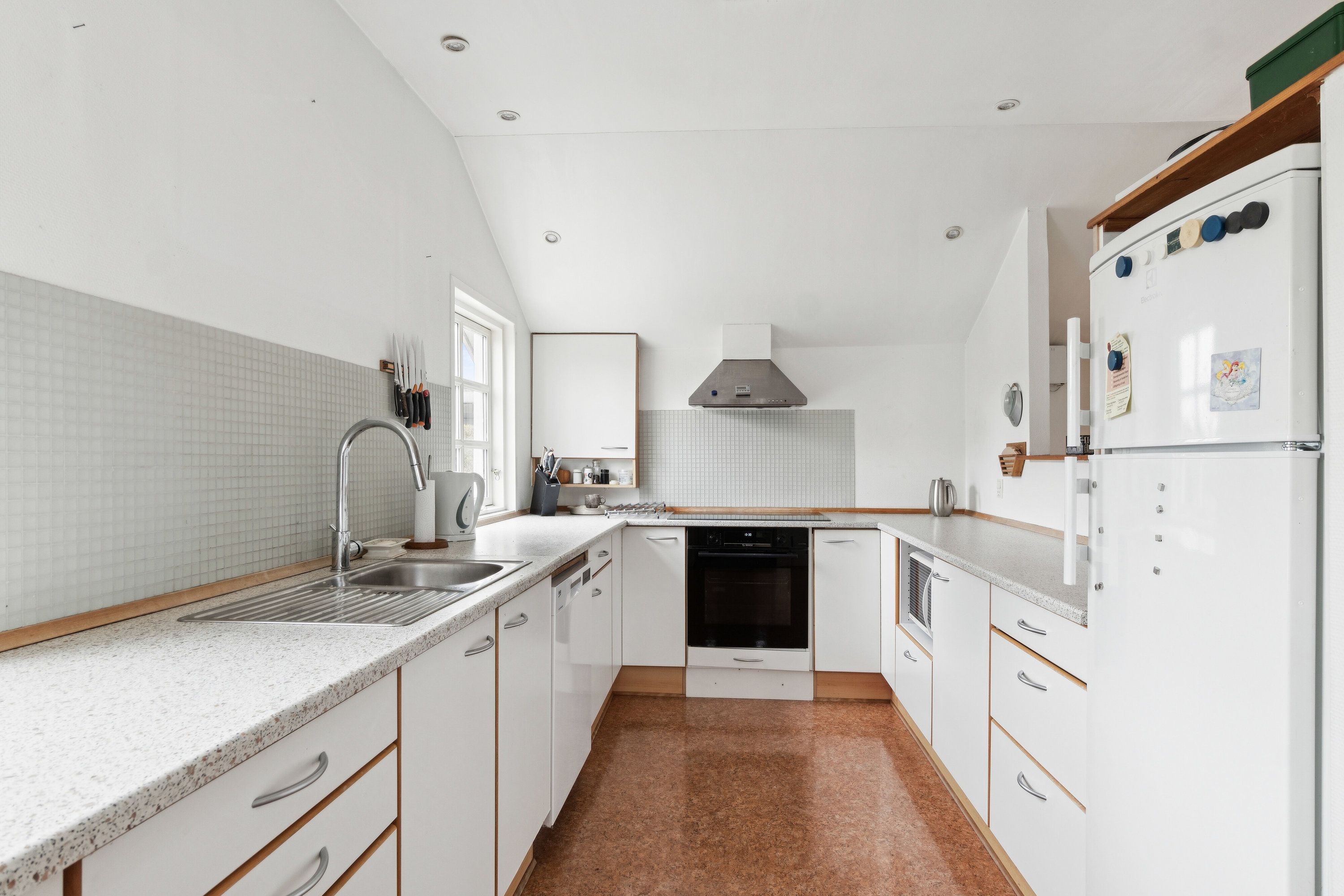 Fremhævet køkken billede i fuldskærmstilstand. Billede af Fyrrestien Vest 4, Bjerge Sydstrand, 4480 Store Fuglede