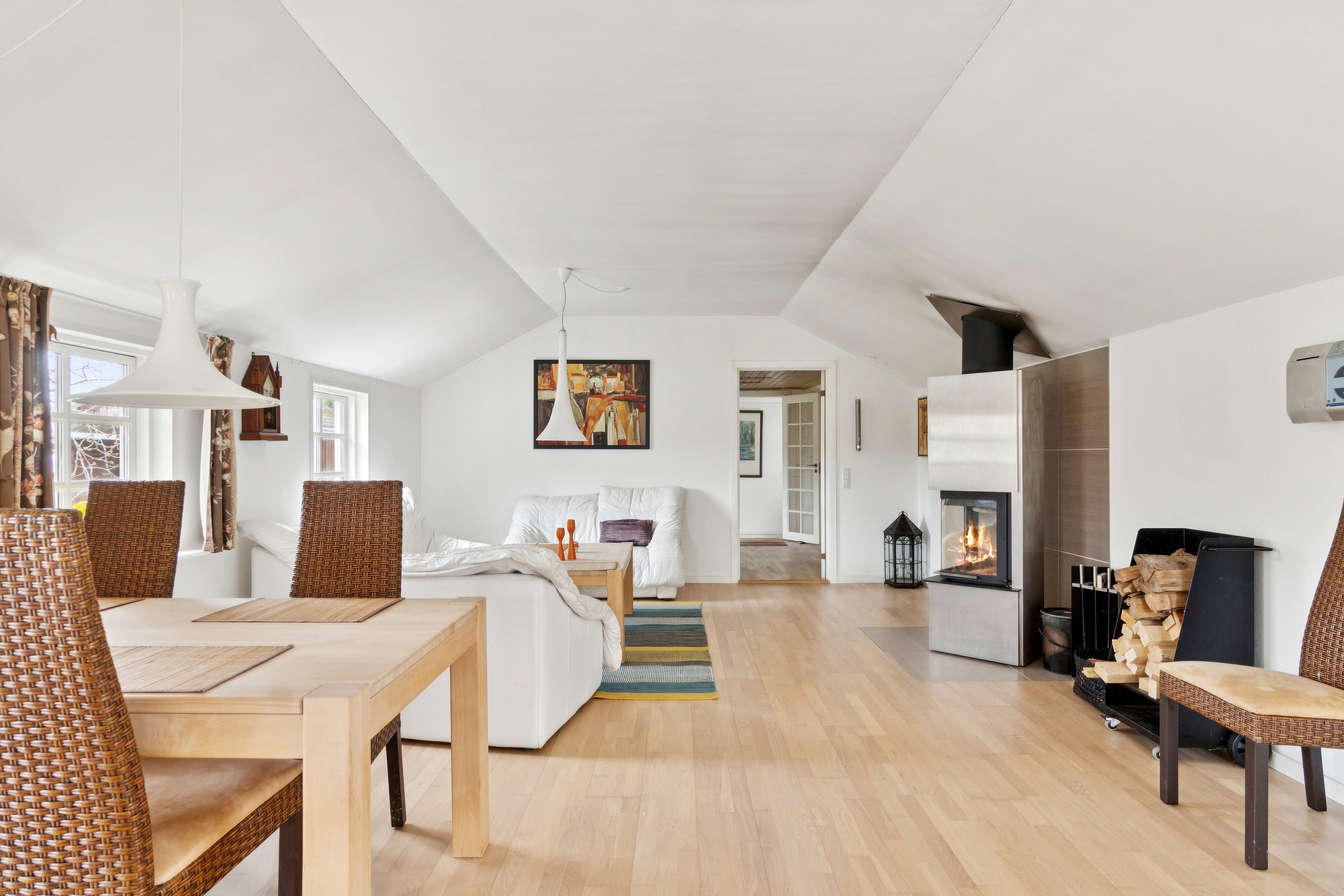 Fremhævet stue billede i fuldskærmstilstand. Billede af Fyrrestien Vest 4, Bjerge Sydstrand, 4480 Store Fuglede