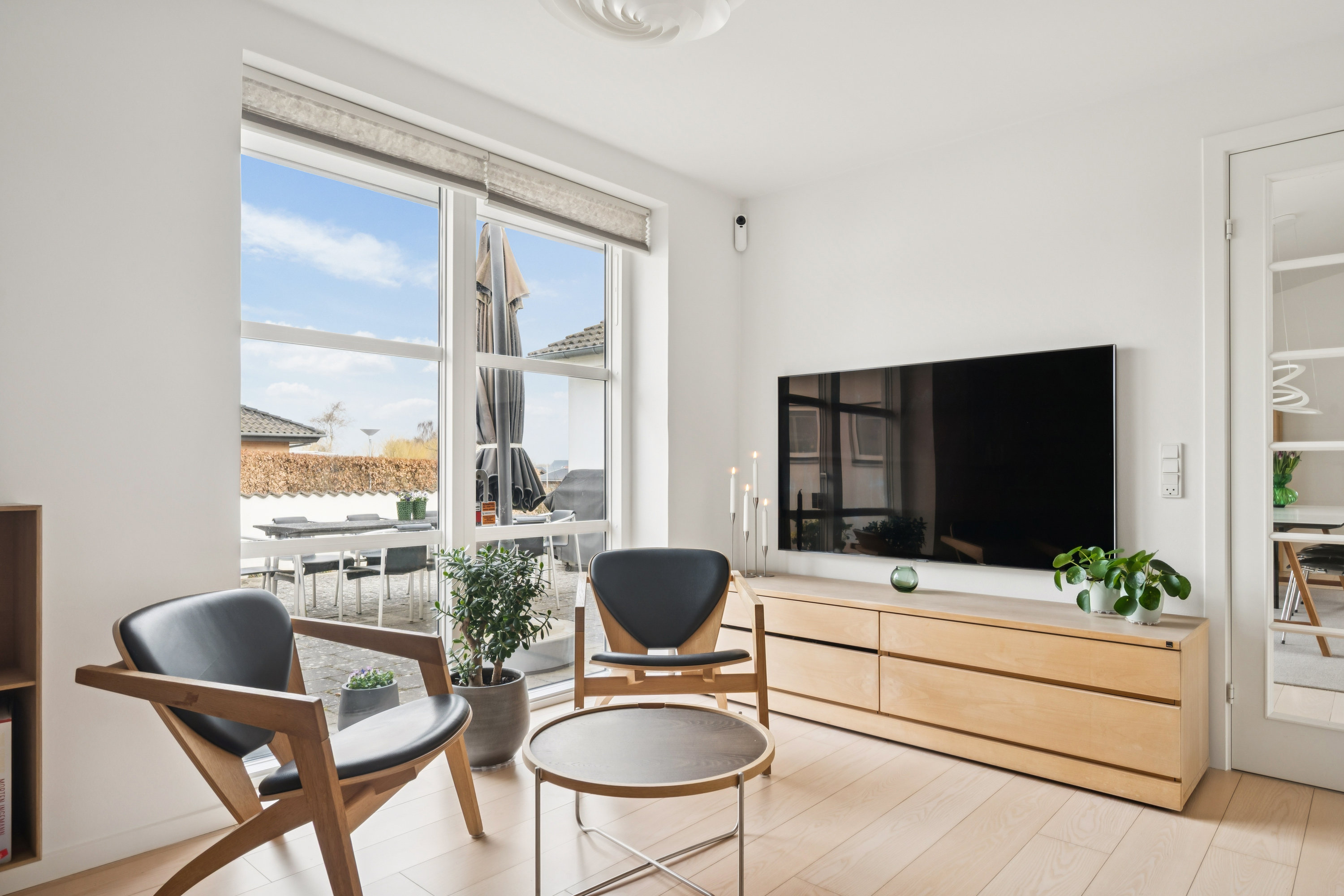 Fremhævet stue billede i fuldskærmstilstand. Billede af Præstevangen 2, Søften, 8382 Hinnerup