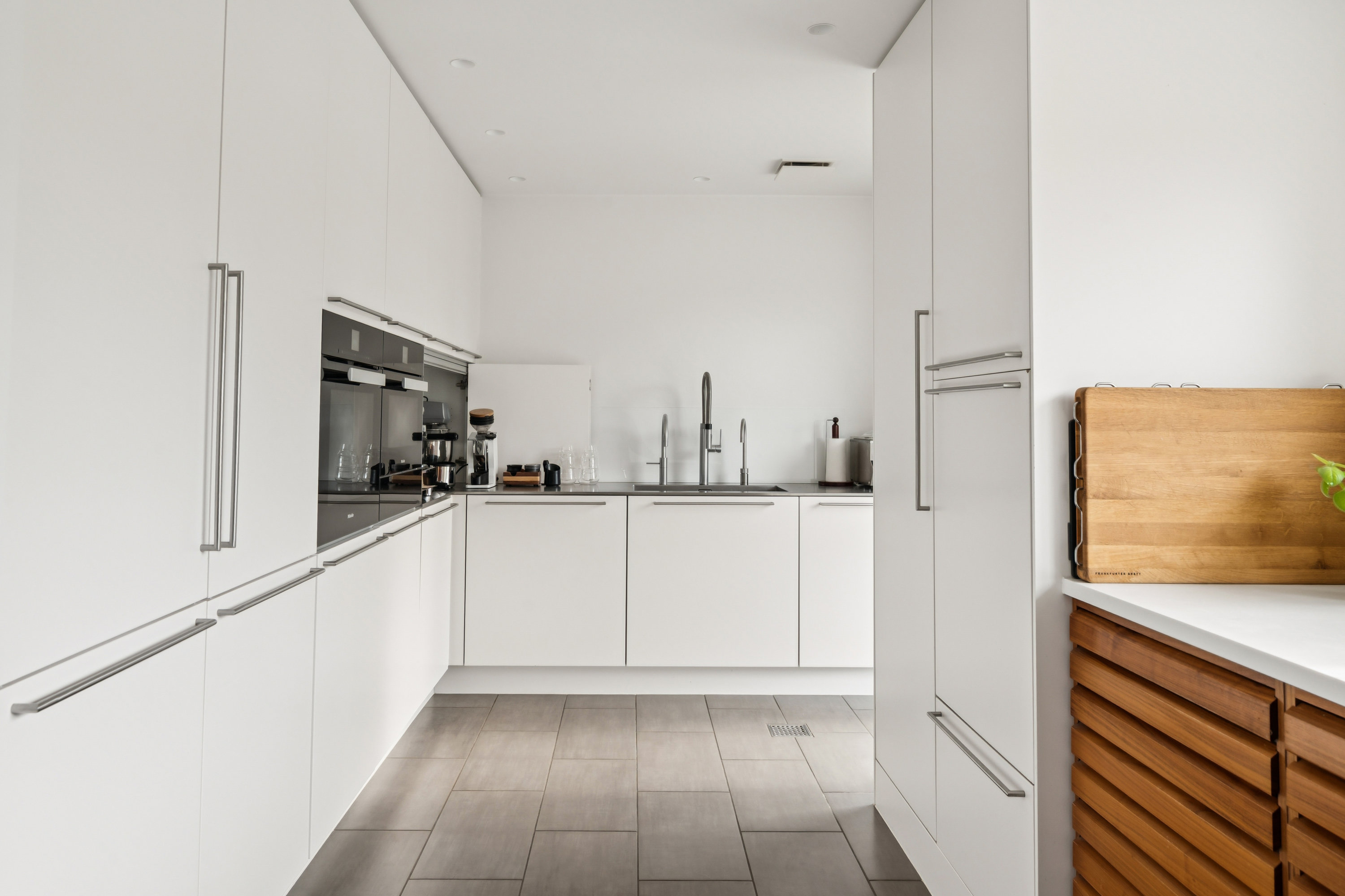 Fremhævet køkken billede i fuldskærmstilstand. Billede af Præstevangen 2, Søften, 8382 Hinnerup