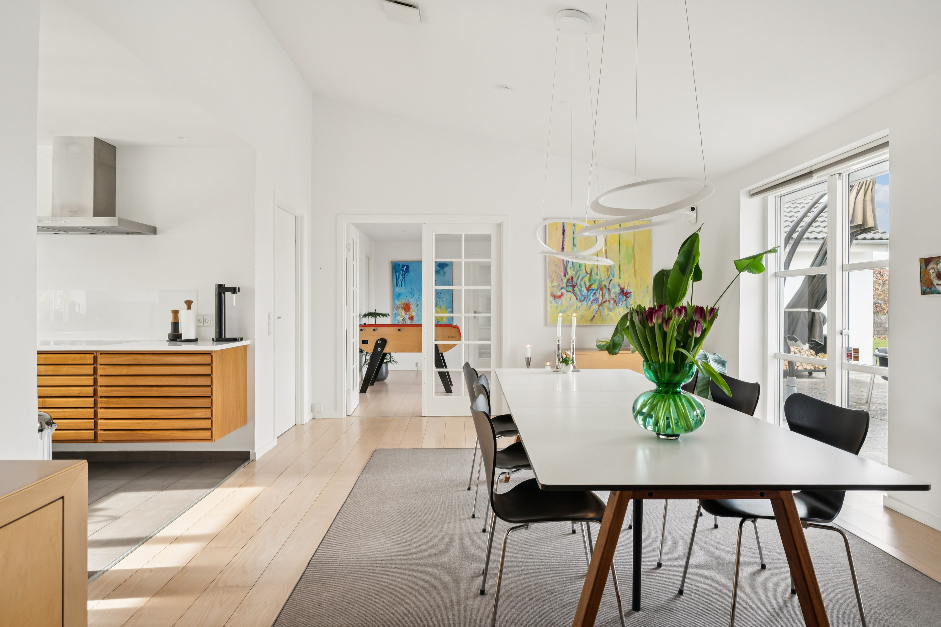 Fremhævet stue billede i fuldskærmstilstand. Billede af Præstevangen 2, Søften, 8382 Hinnerup