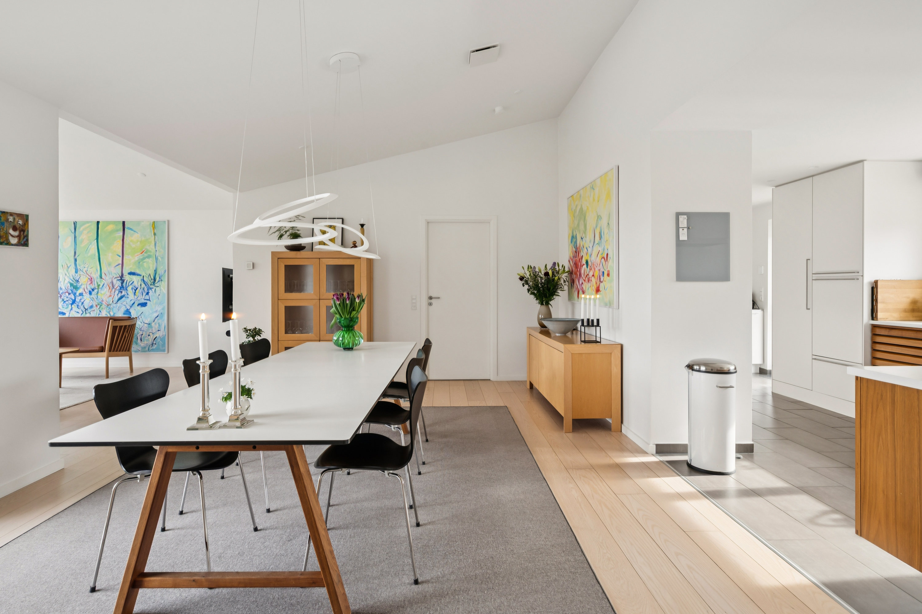 Fremhævet stue billede i fuldskærmstilstand. Billede af Præstevangen 2, Søften, 8382 Hinnerup