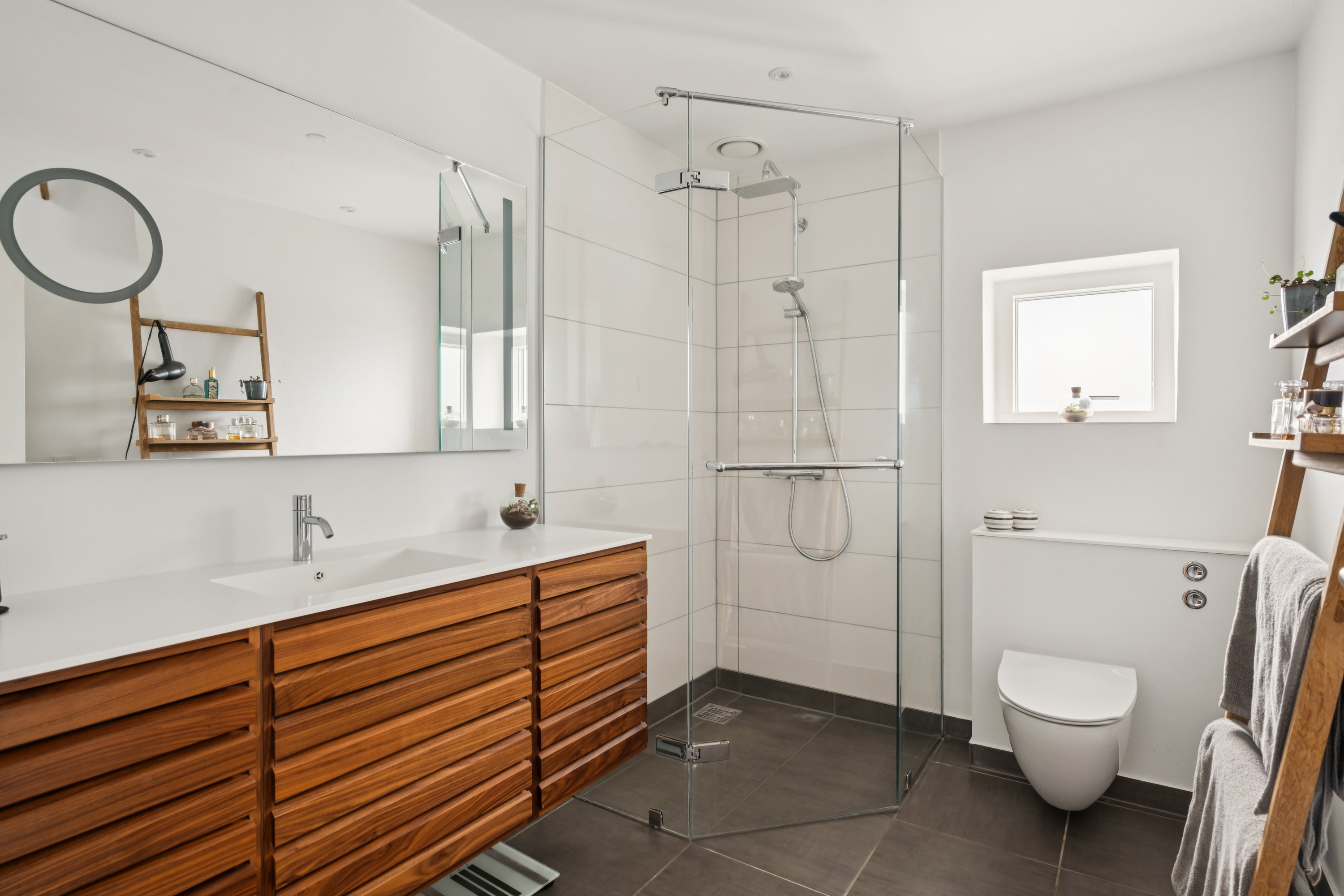 Fremhævet badeværelse billede i fuldskærmstilstand. Billede af Præstevangen 2, Søften, 8382 Hinnerup