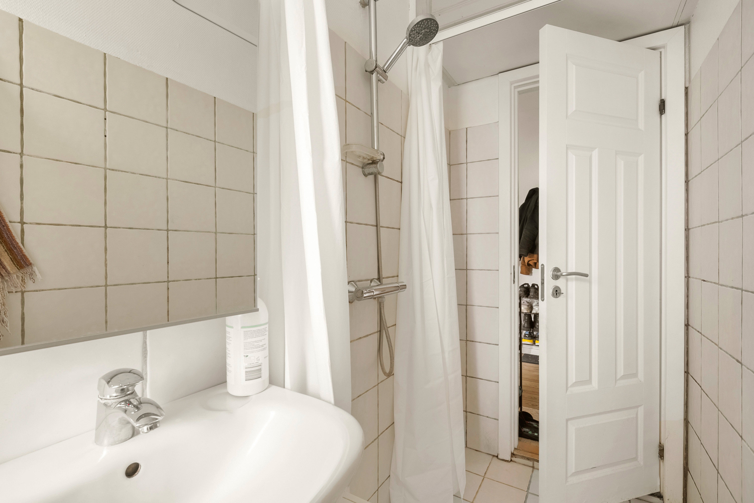 Fremhævet badeværelse billede i fuldskærmstilstand. Billede af Nyvangsvej 10, 1. tv., 5000 Odense C