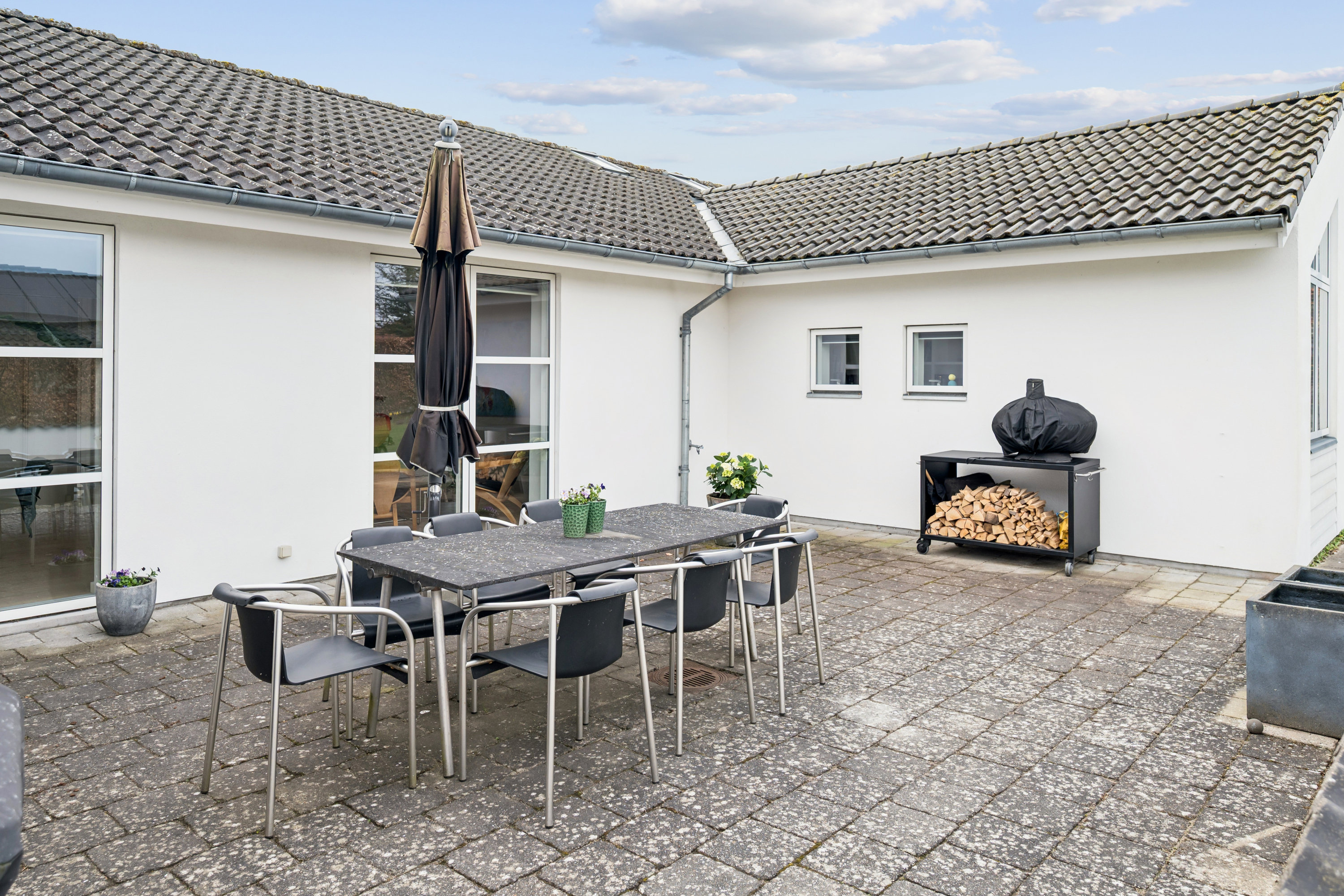 Fremhævet andet billede i fuldskærmstilstand. Billede af Præstevangen 2, Søften, 8382 Hinnerup