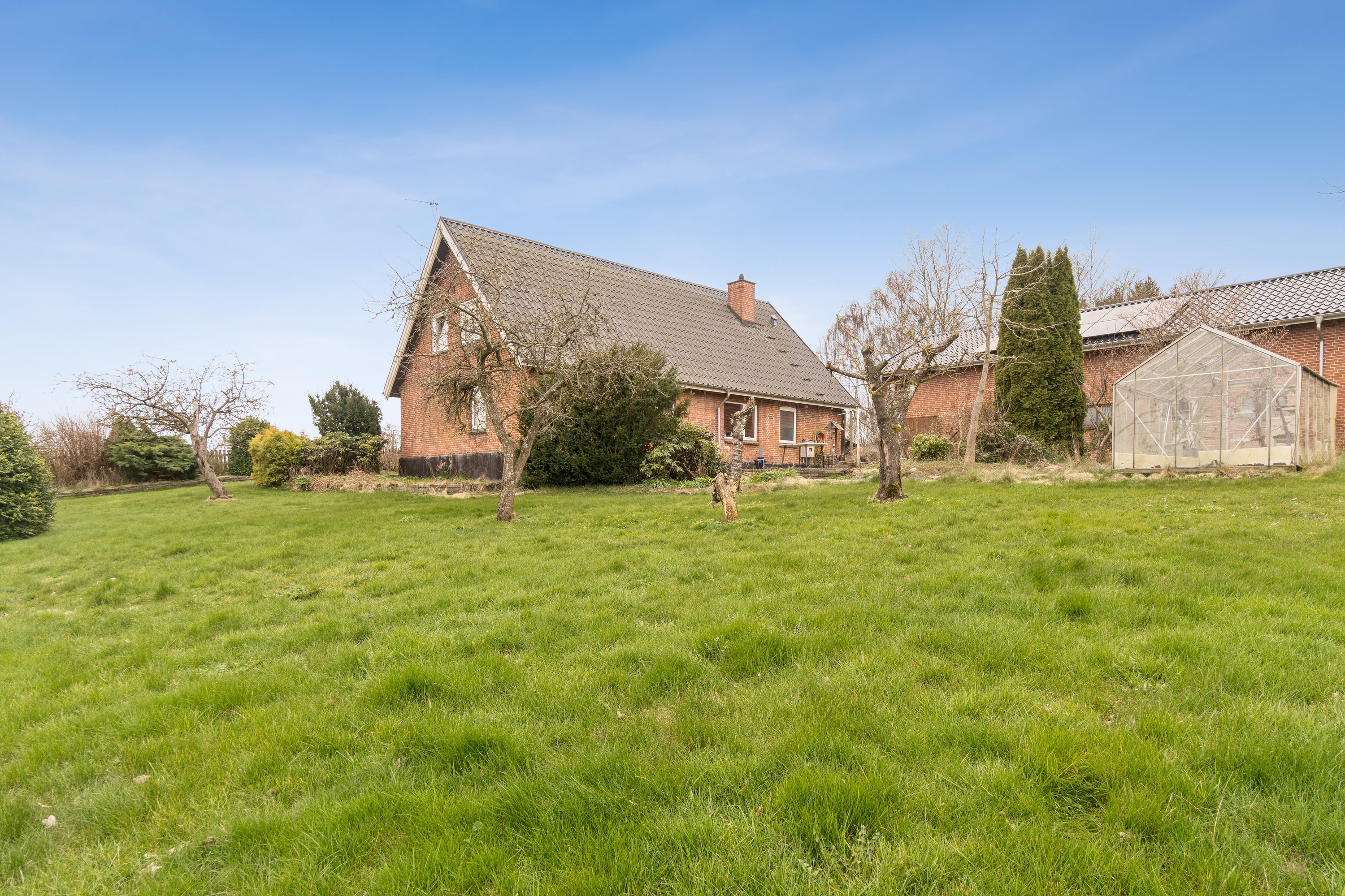 Fremhævet set fra vejen billede i fuldskærmstilstand. Billede af Silkeborgvej 74, 8464 Galten