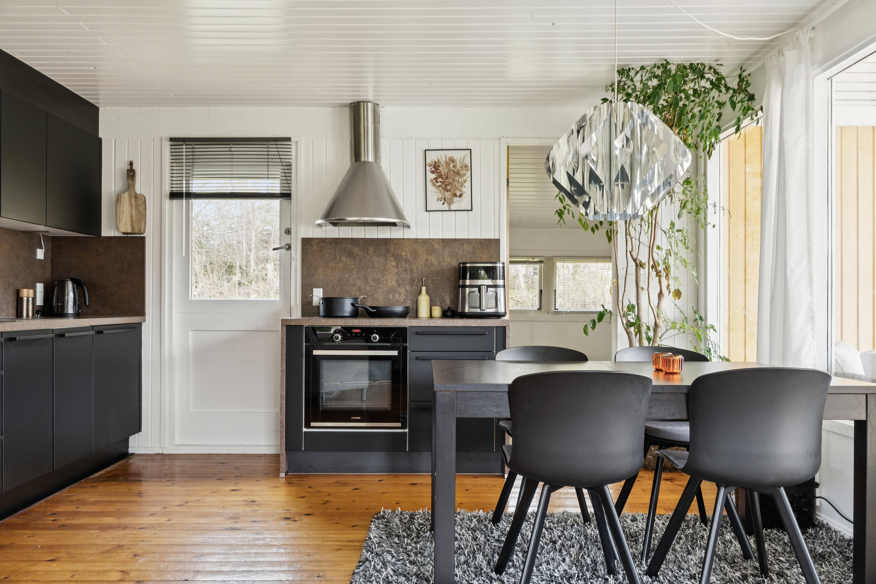 Fremhævet spisestue billede i fuldskærmstilstand. Billede af Skadevænget 41, Vellerup, 4050 Skibby