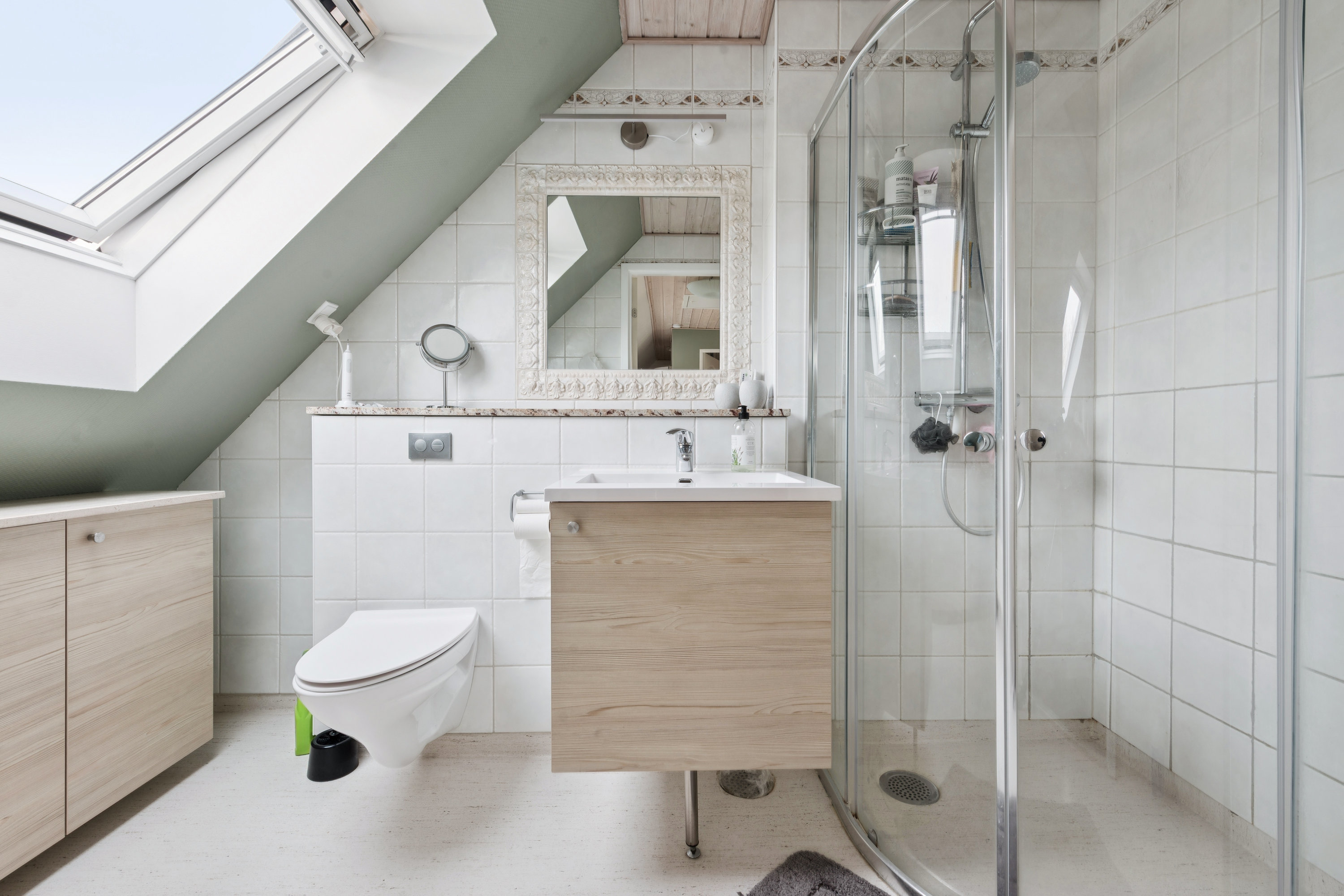 Fremhævet badeværelse billede i fuldskærmstilstand. Billede af Dyringparken 216, 2660 Brøndby Strand