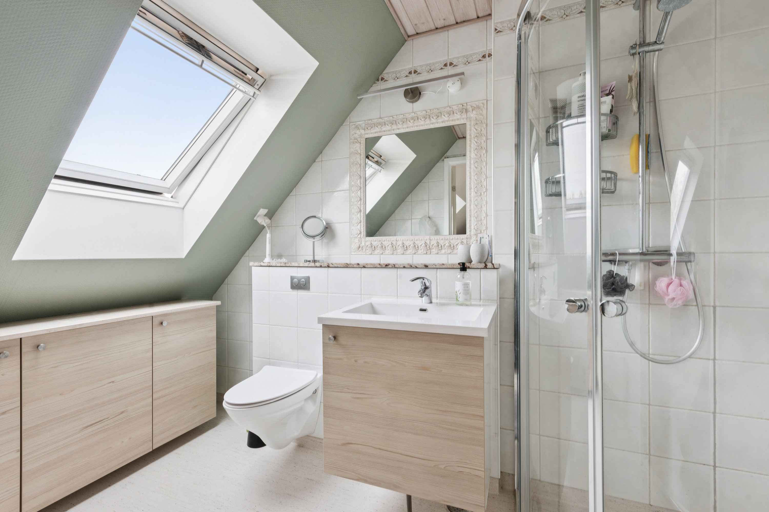 Fremhævet badeværelse billede i fuldskærmstilstand. Billede af Dyringparken 216, 2660 Brøndby Strand