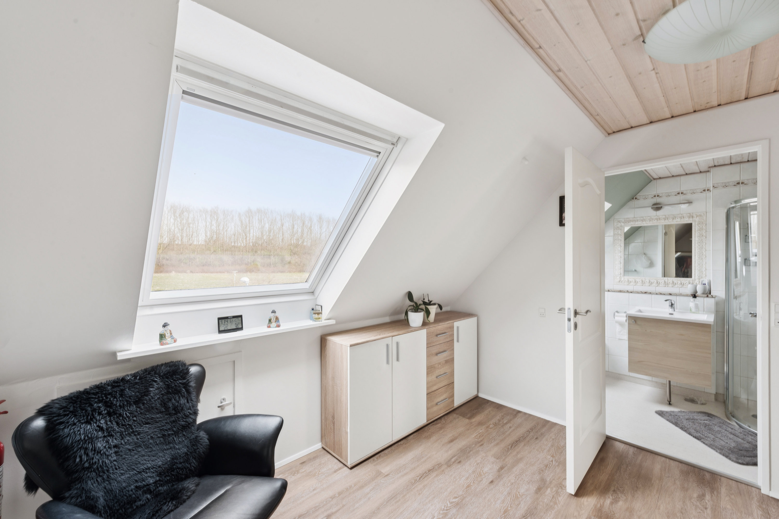 Fremhævet stue billede i fuldskærmstilstand. Billede af Dyringparken 216, 2660 Brøndby Strand