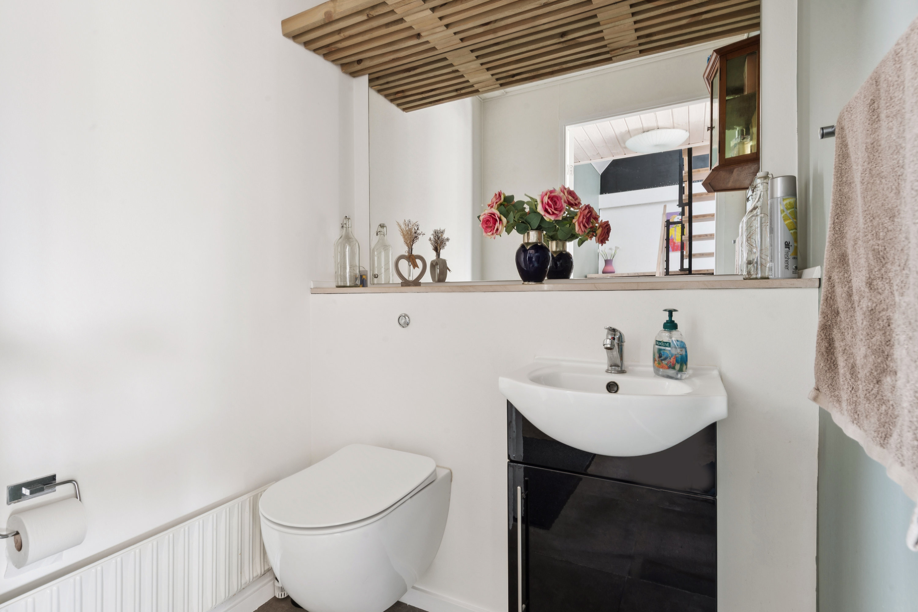 Fremhævet badeværelse billede i fuldskærmstilstand. Billede af Dyringparken 216, 2660 Brøndby Strand