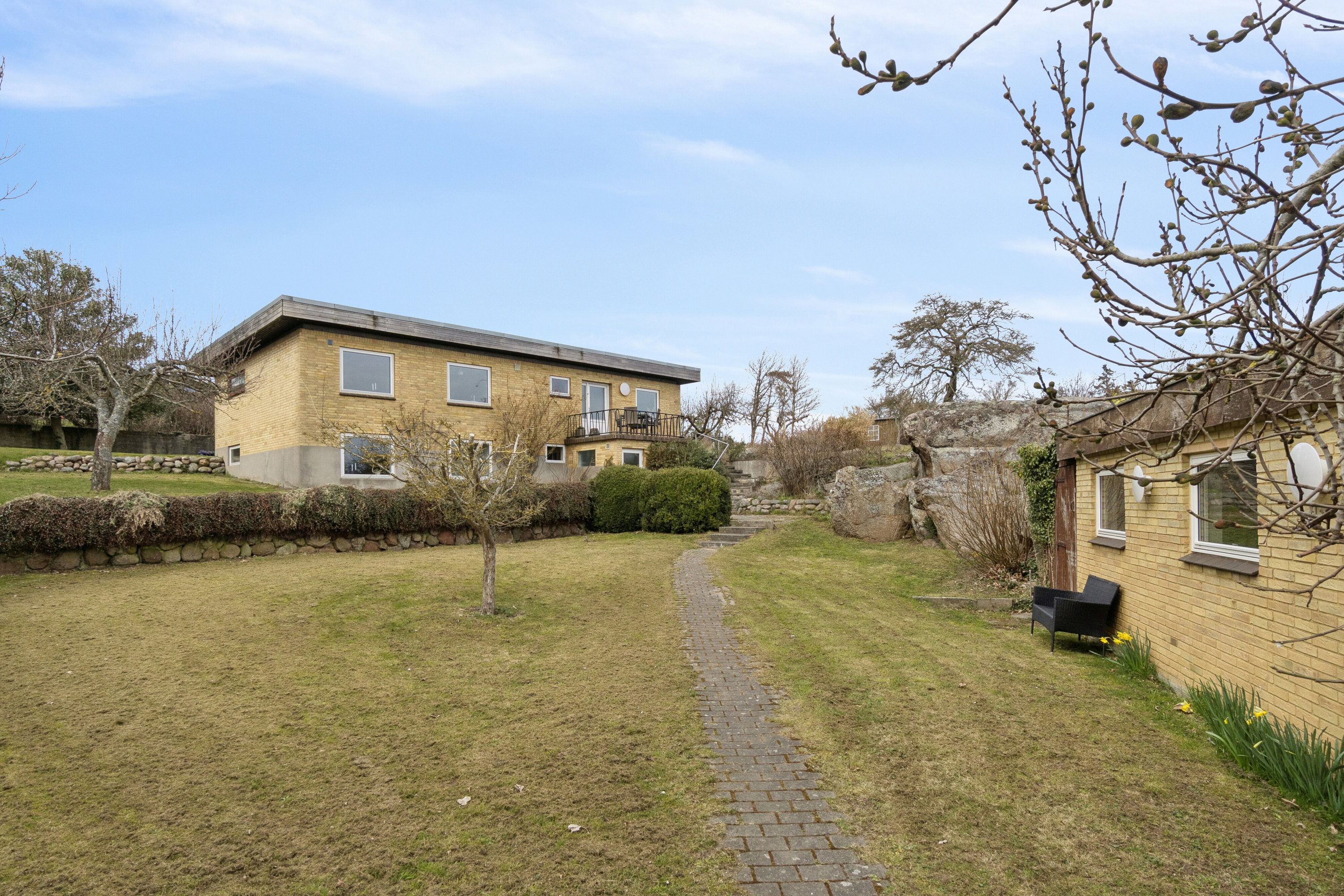 Fremhævet set fra haven billede i fuldskærmstilstand. Billede af Strandvejen 5, 3770 Allinge