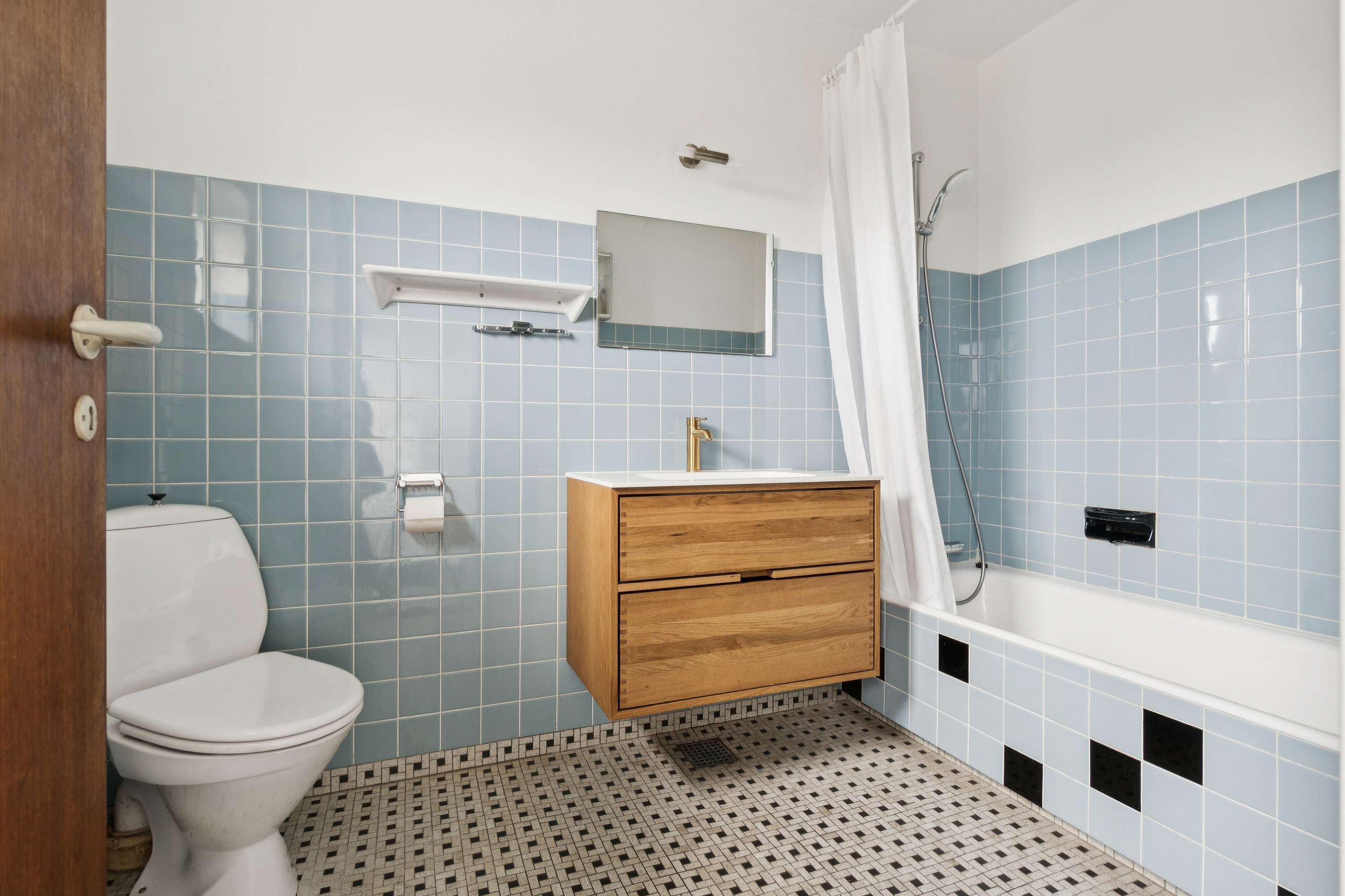 Fremhævet badeværelse billede i fuldskærmstilstand. Billede af Strandvejen 5, 3770 Allinge