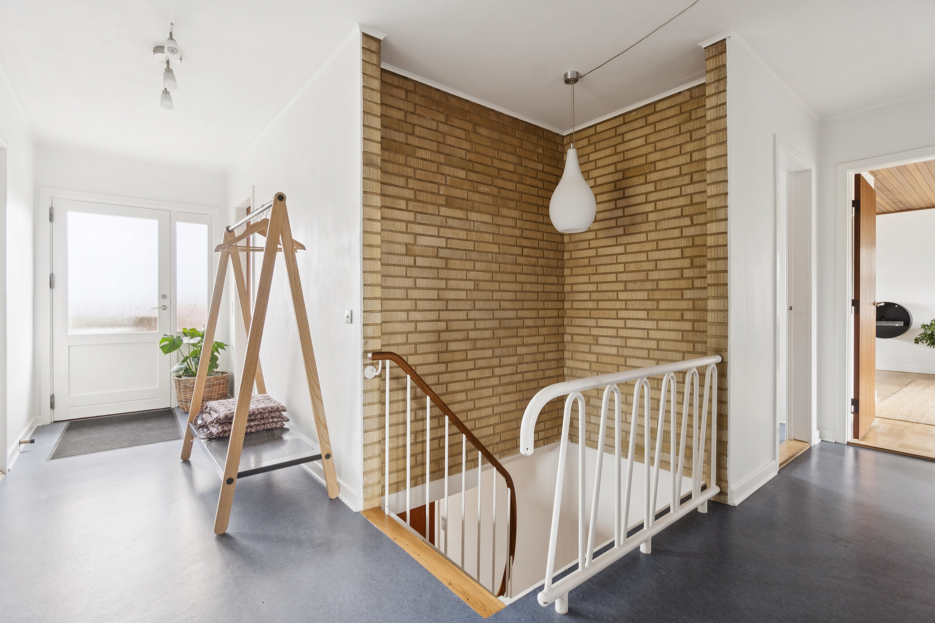 Fremhævet gang billede i fuldskærmstilstand. Billede af Strandvejen 5, 3770 Allinge